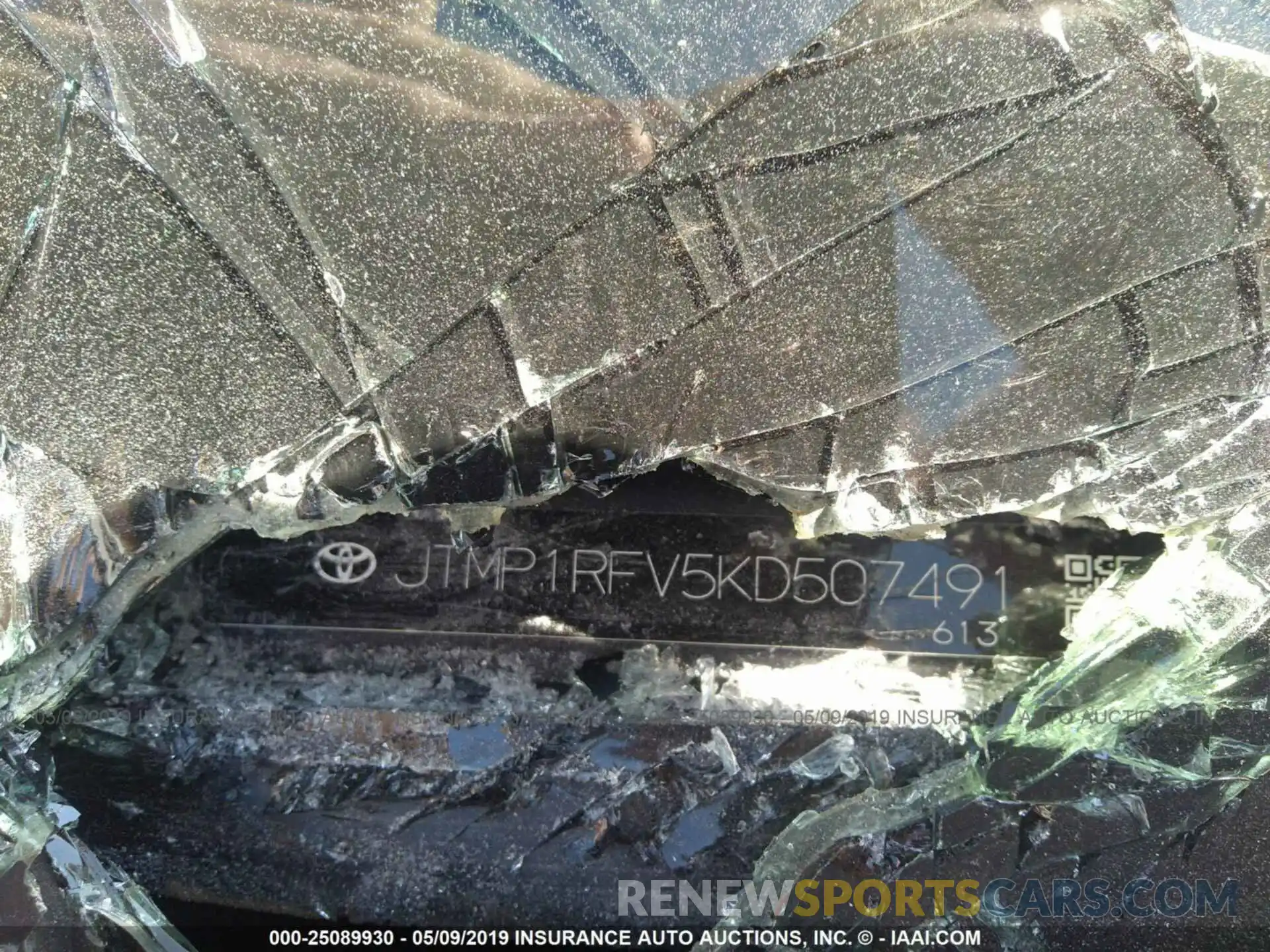 9 Photograph of a damaged car JTMP1RFV5KD507491 TOYOTA RAV4 2019