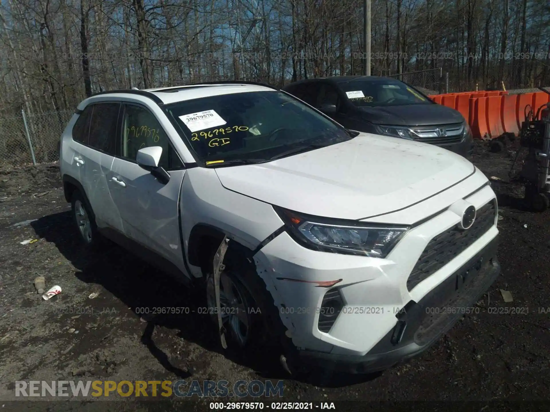 1 Photograph of a damaged car JTMP1RFV9KD014686 TOYOTA RAV4 2019