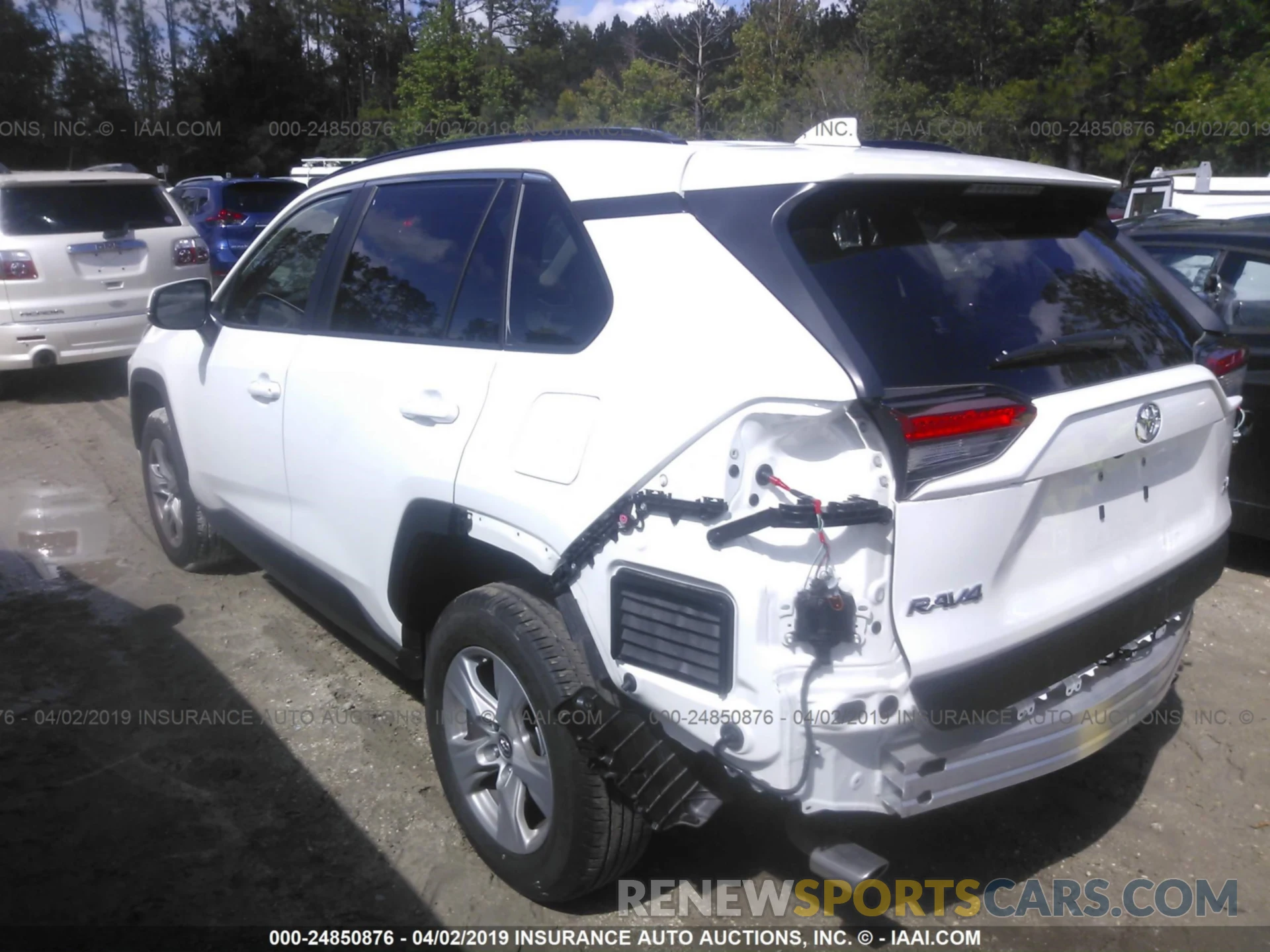 3 Photograph of a damaged car JTMW1RFV9KD505786 TOYOTA RAV4 2019