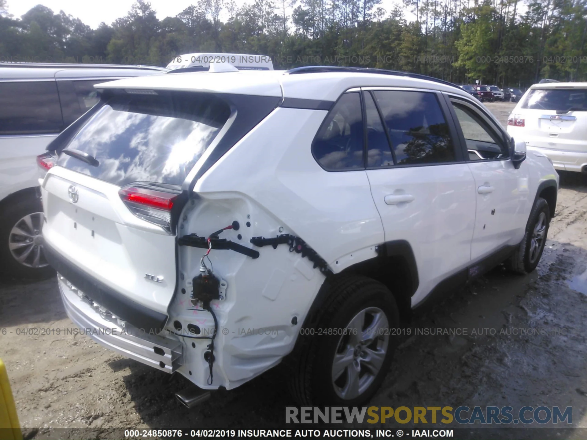 4 Photograph of a damaged car JTMW1RFV9KD505786 TOYOTA RAV4 2019