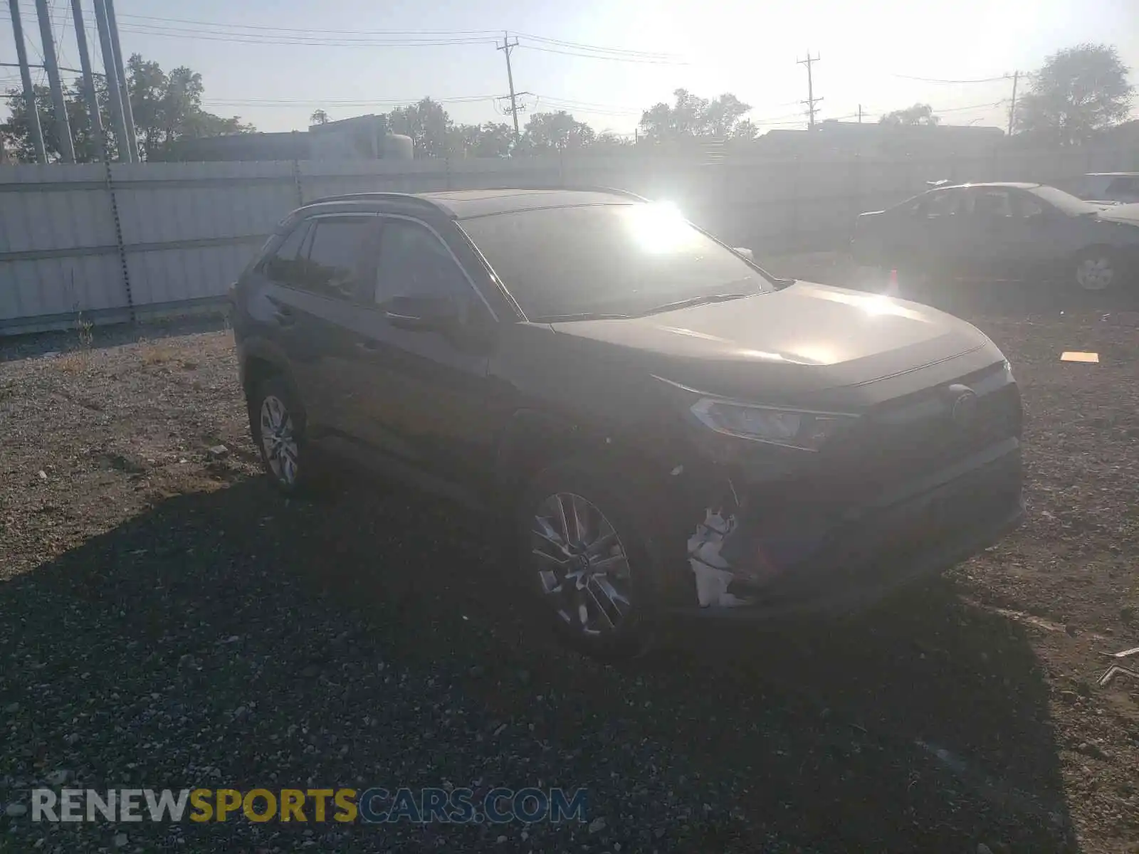 1 Photograph of a damaged car 2T3A1RFV2LC061053 TOYOTA RAV4 2020