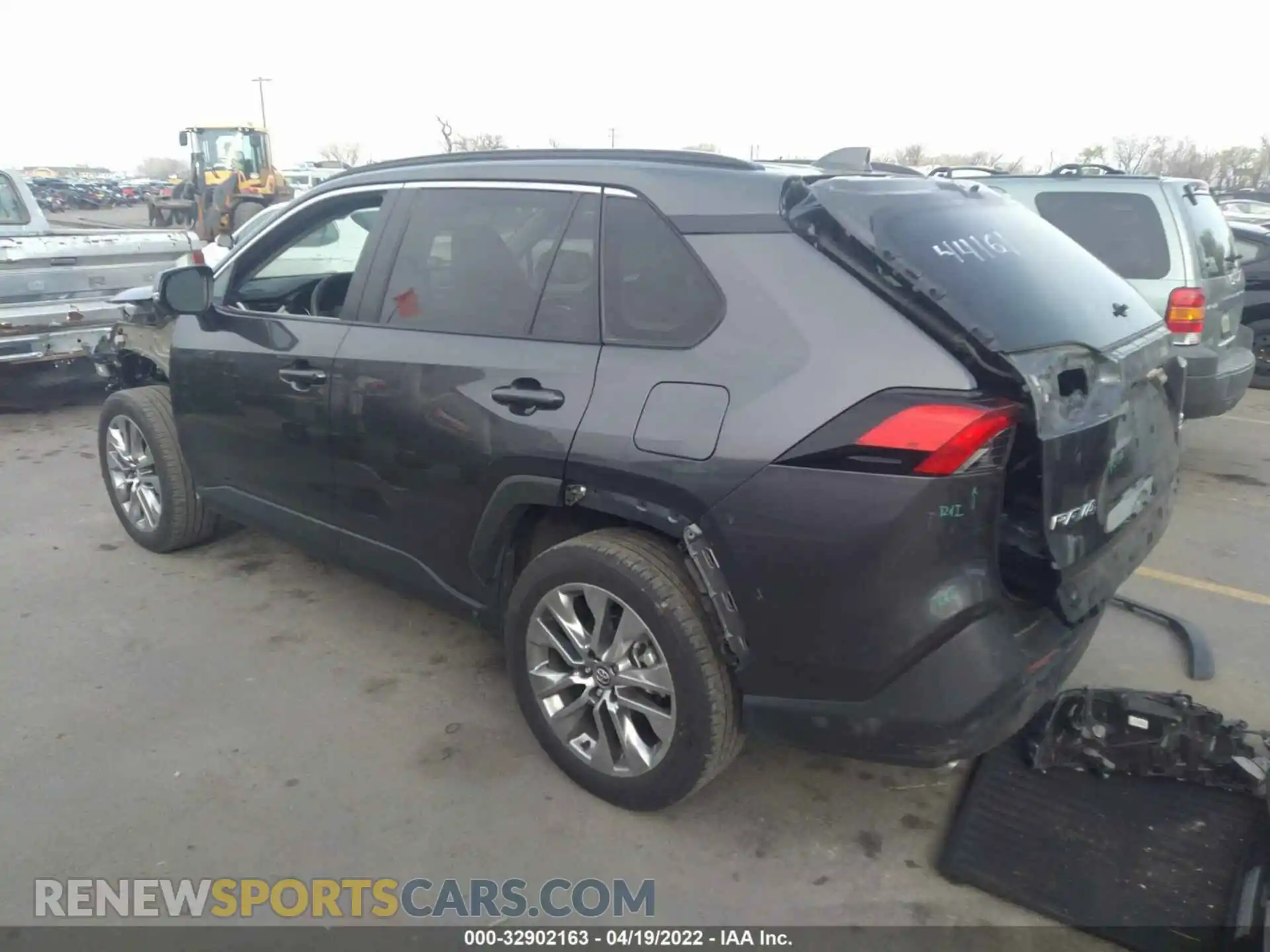 3 Photograph of a damaged car 2T3A1RFV2LC076555 TOYOTA RAV4 2020