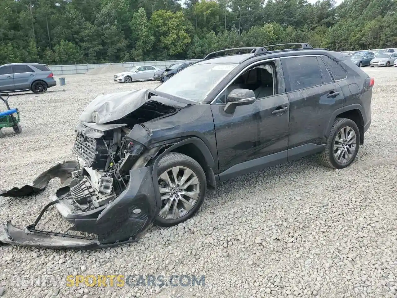 1 Photograph of a damaged car 2T3A1RFV2LW090003 TOYOTA RAV4 2020