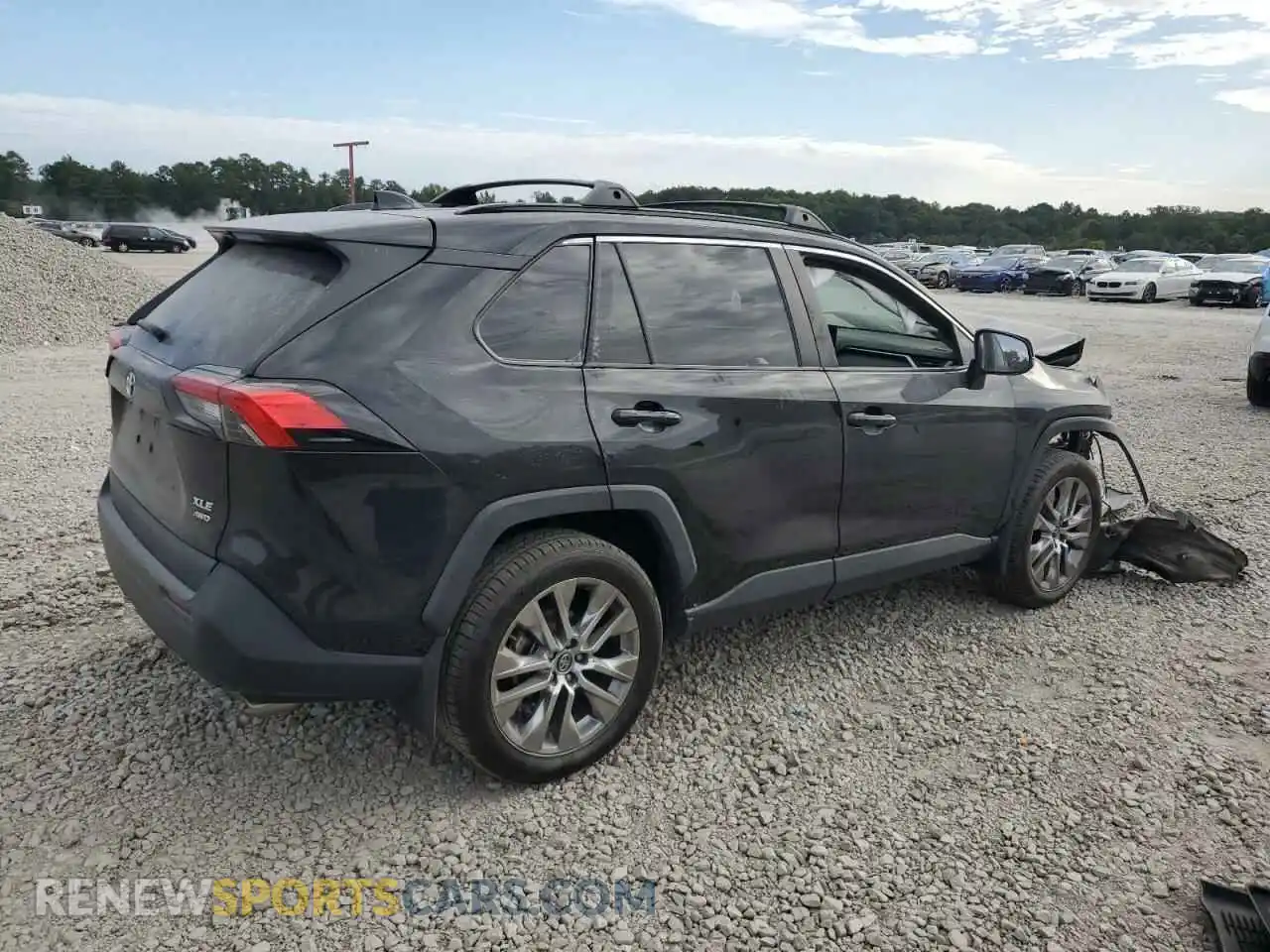 3 Photograph of a damaged car 2T3A1RFV2LW090003 TOYOTA RAV4 2020