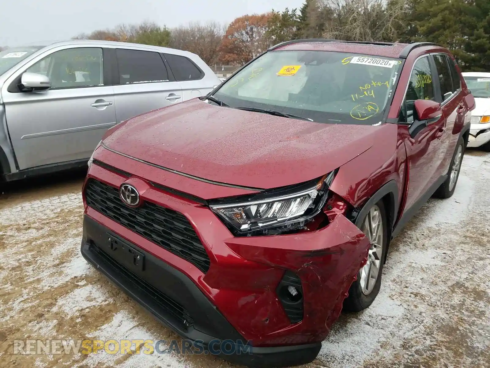 2 Photograph of a damaged car 2T3A1RFV2LW133237 TOYOTA RAV4 2020
