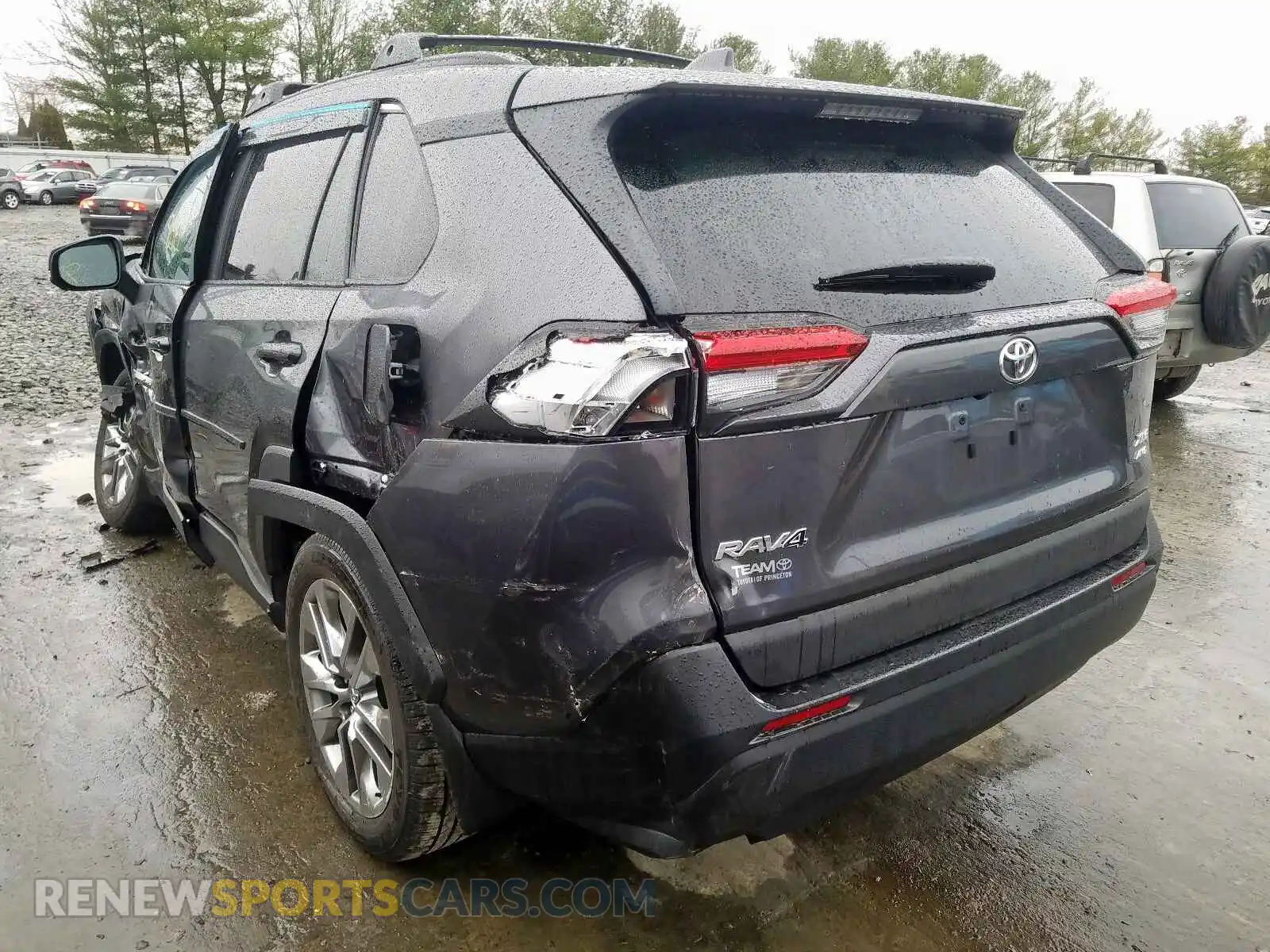 3 Photograph of a damaged car 2T3A1RFV3LC070943 TOYOTA RAV4 2020