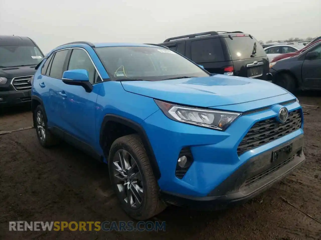 1 Photograph of a damaged car 2T3A1RFV4LC128008 TOYOTA RAV4 2020