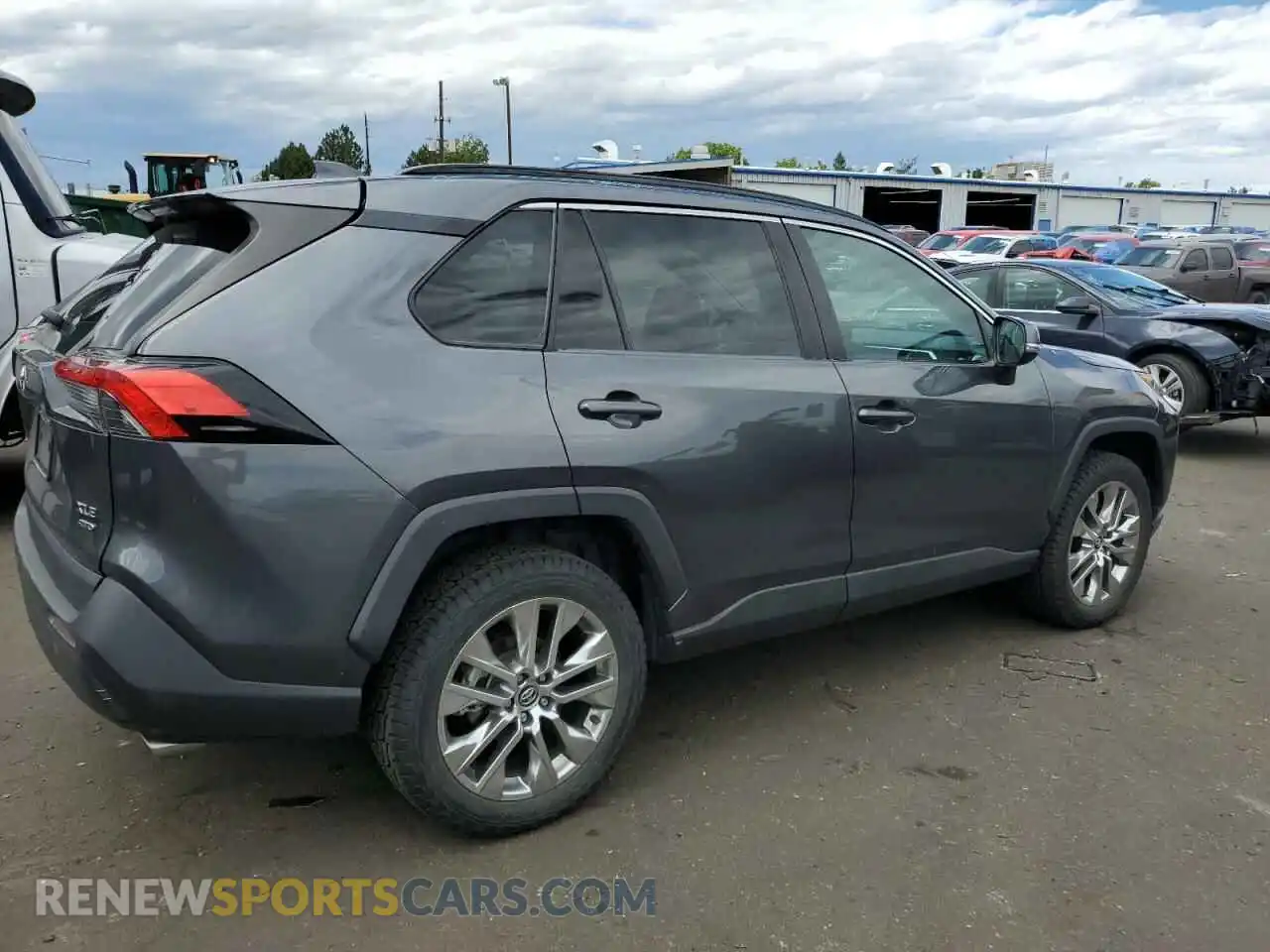 3 Photograph of a damaged car 2T3A1RFV5LC111587 TOYOTA RAV4 2020