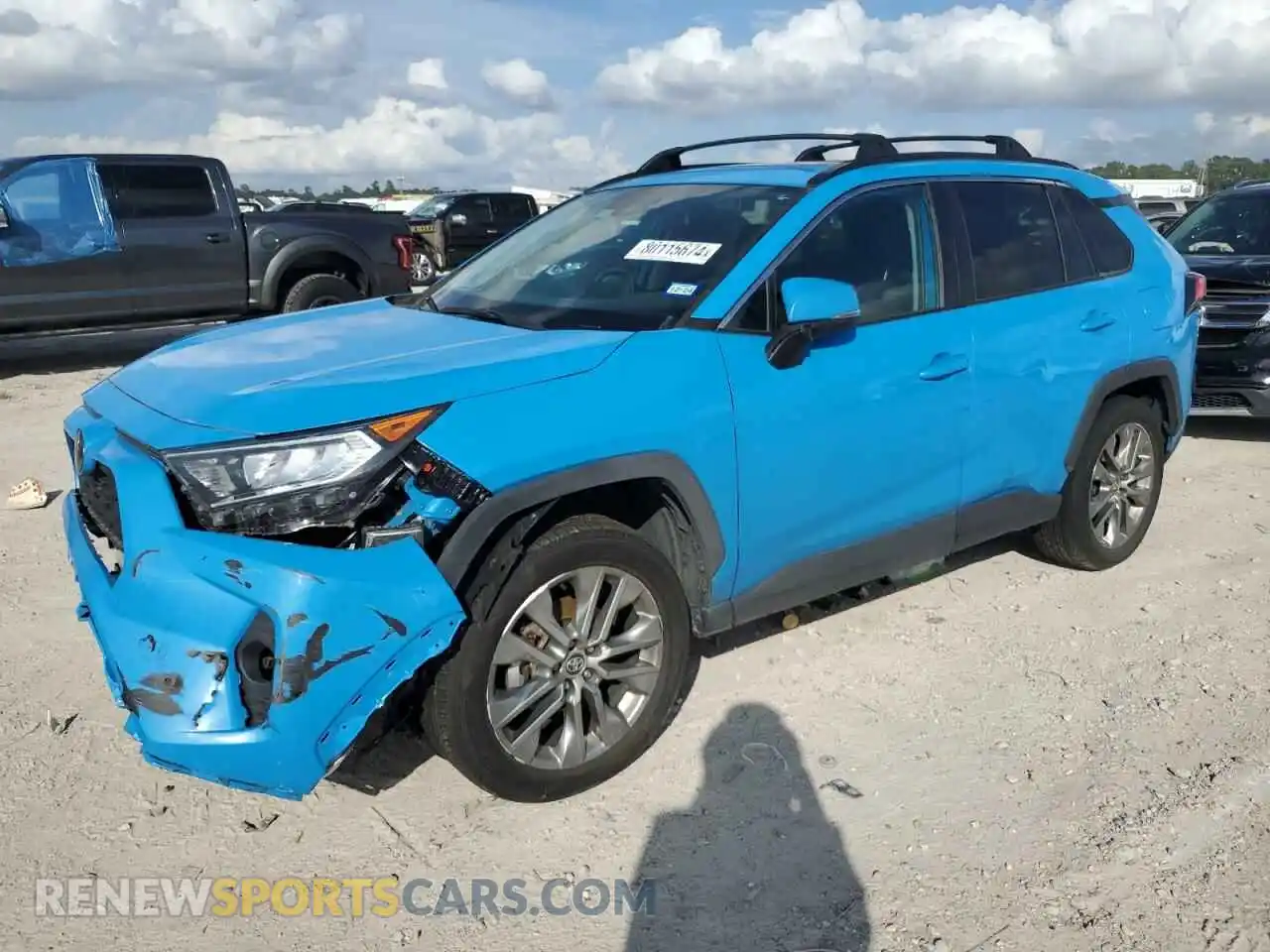 1 Photograph of a damaged car 2T3C1RFV0LC043157 TOYOTA RAV4 2020
