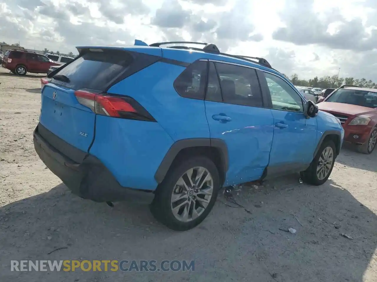 3 Photograph of a damaged car 2T3C1RFV0LC043157 TOYOTA RAV4 2020
