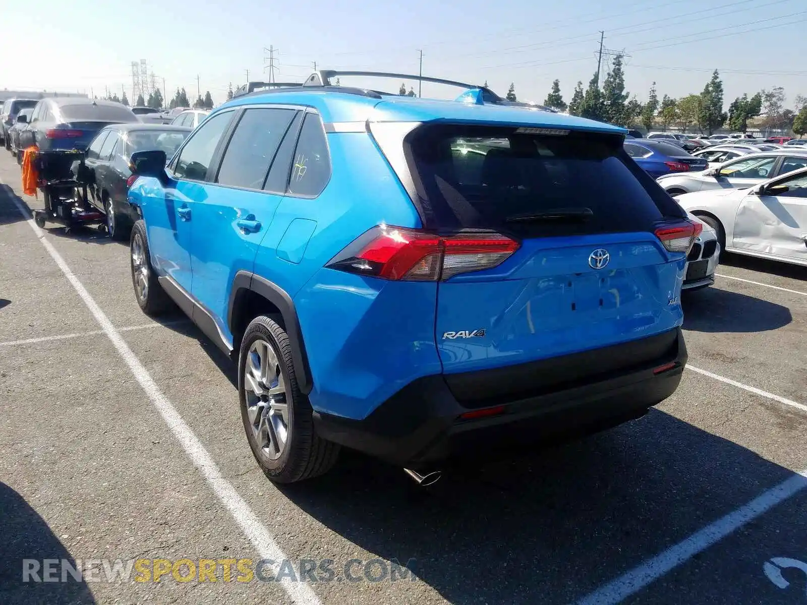 3 Photograph of a damaged car 2T3C1RFV0LW057946 TOYOTA RAV4 2020
