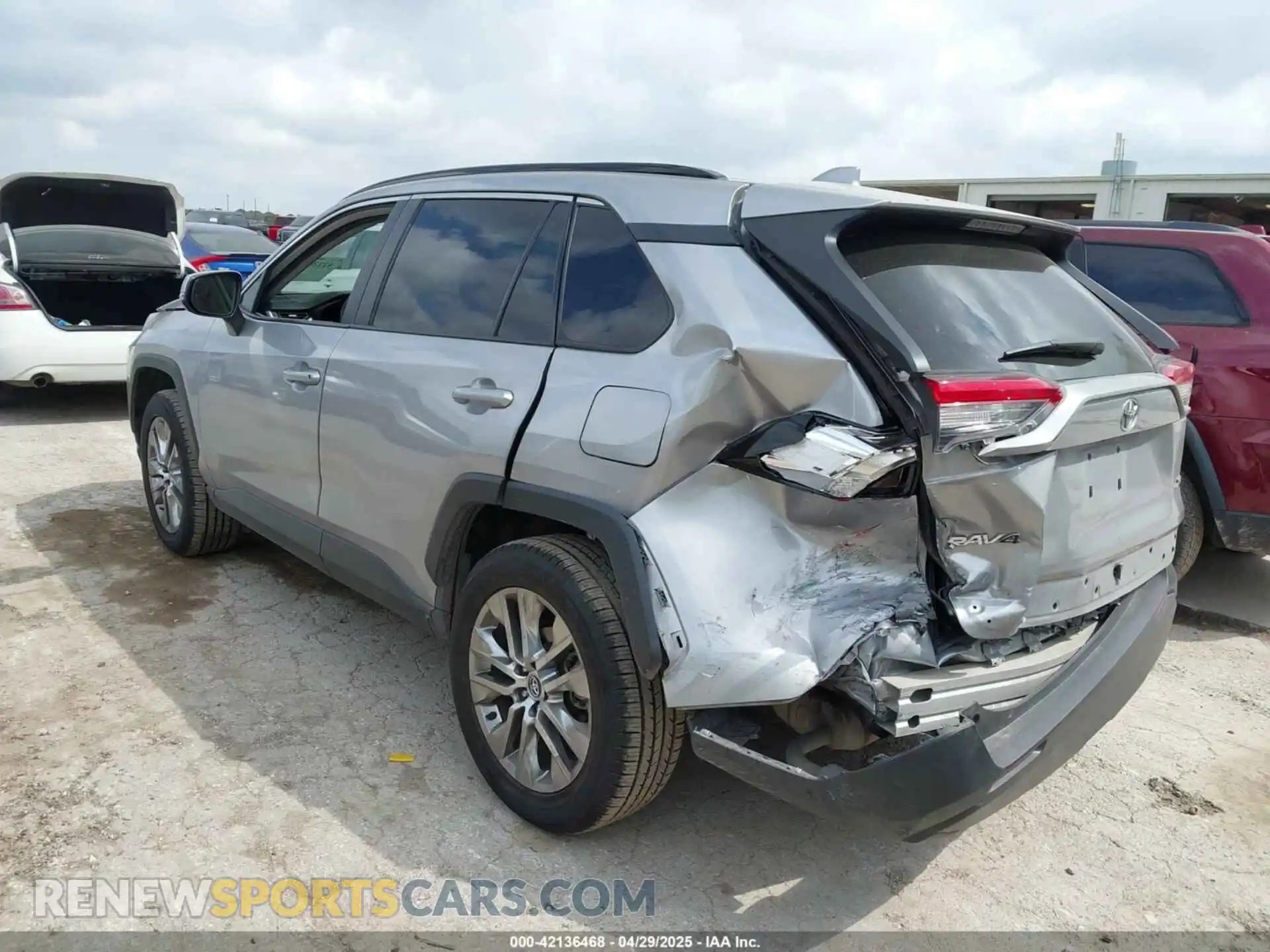 3 Photograph of a damaged car 2T3C1RFV0LW082121 TOYOTA RAV4 2020