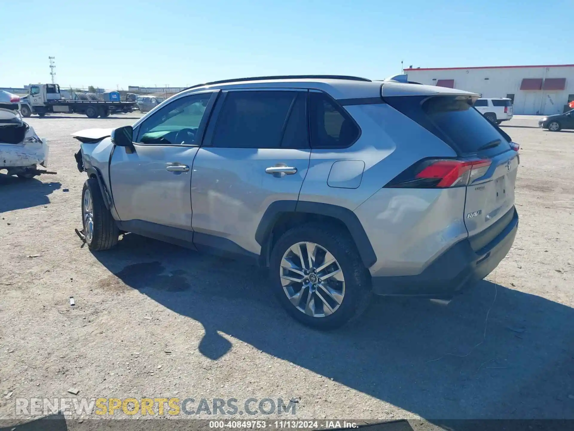 3 Фотография поврежденного автомобиля 2T3C1RFV3LW070271 TOYOTA RAV4 2020