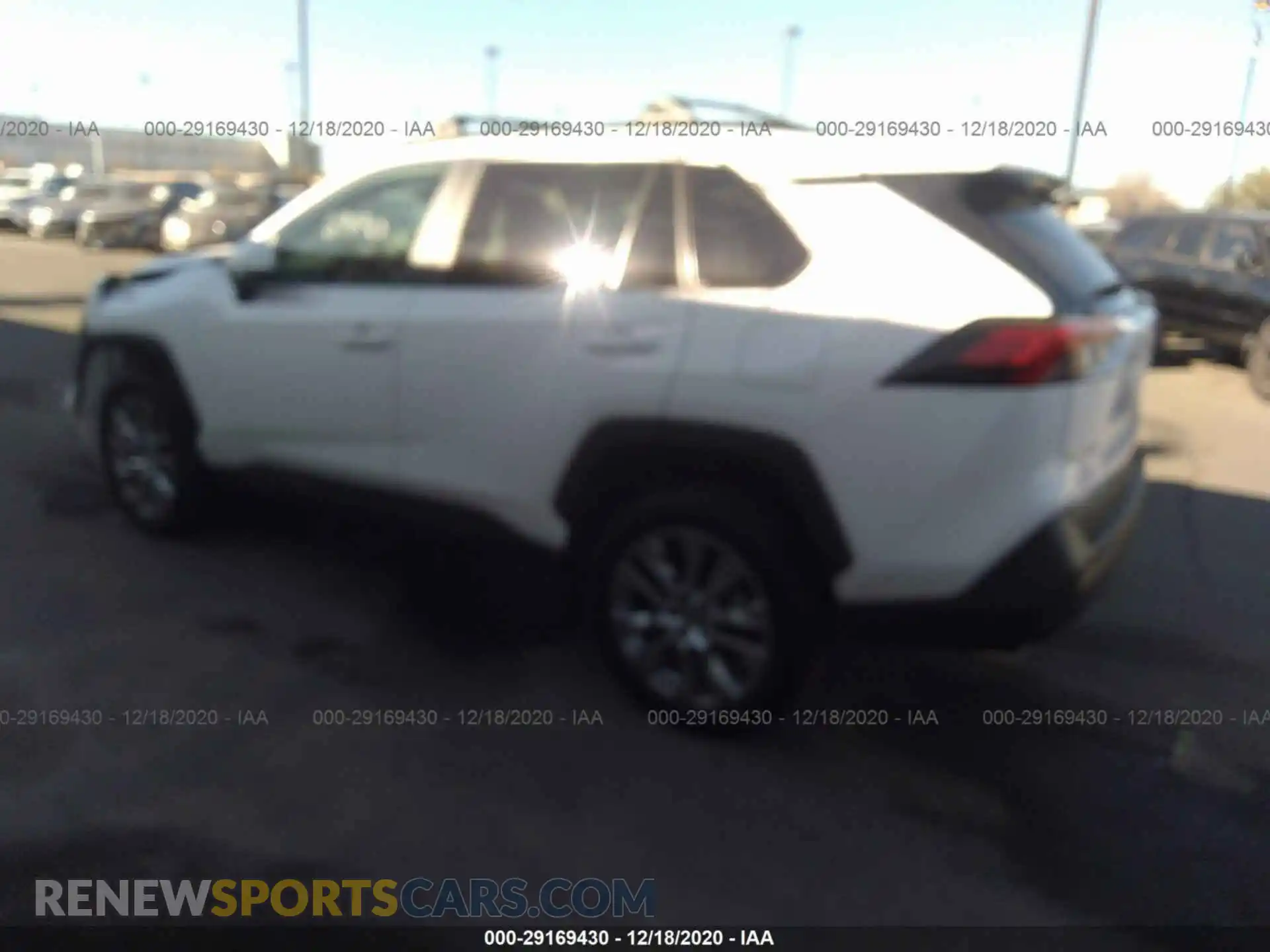3 Photograph of a damaged car 2T3C1RFV3LW073591 TOYOTA RAV4 2020