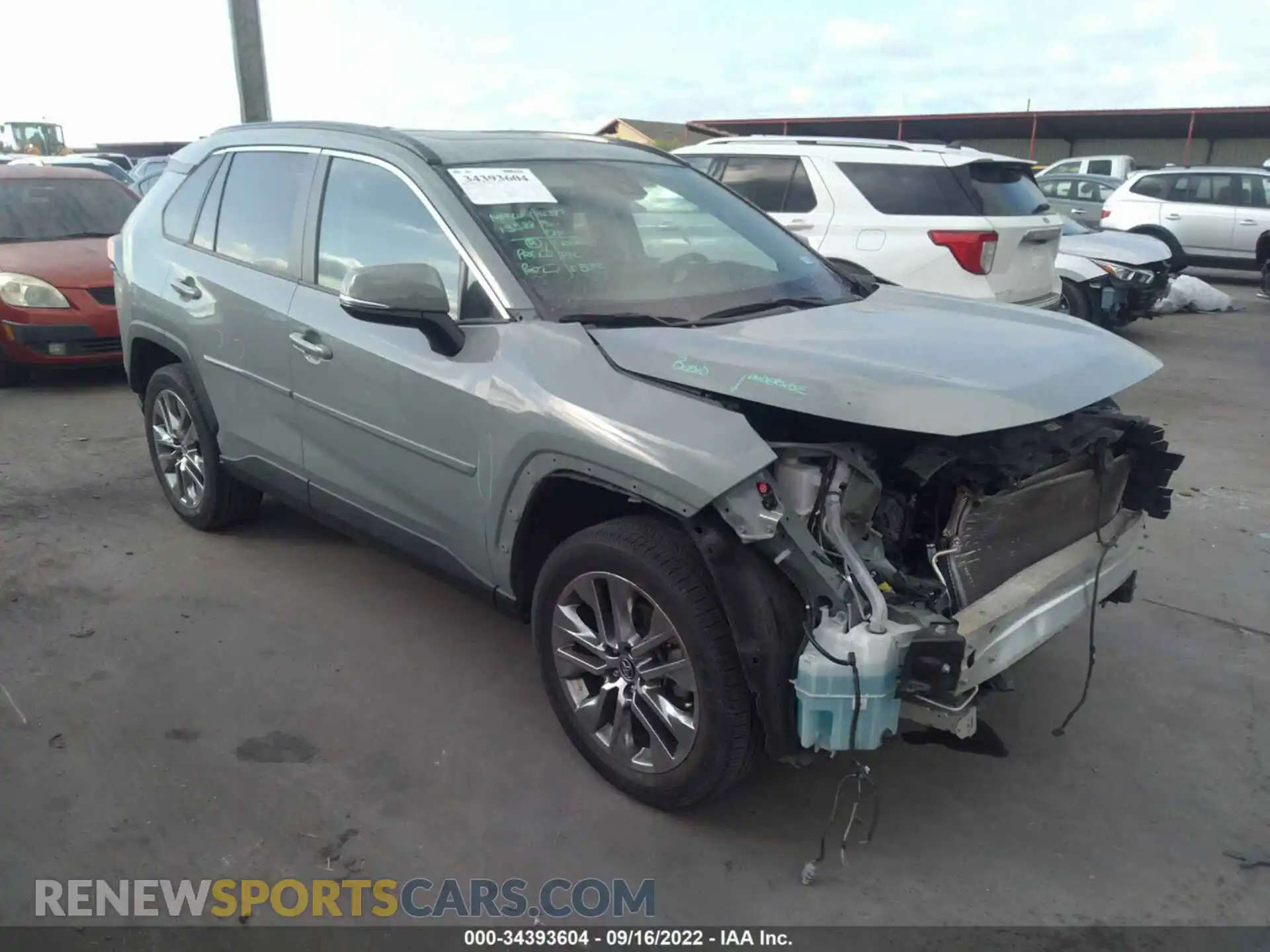 1 Photograph of a damaged car 2T3C1RFV5LC043770 TOYOTA RAV4 2020