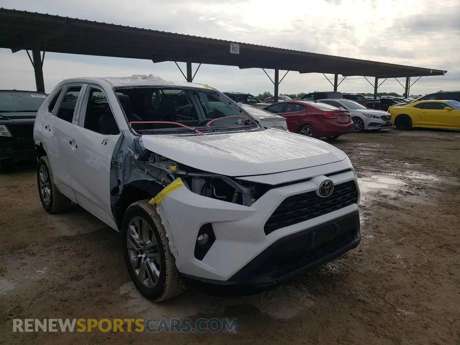 1 Фотография поврежденного автомобиля 2T3C1RFV7LW081029 TOYOTA RAV4 2020
