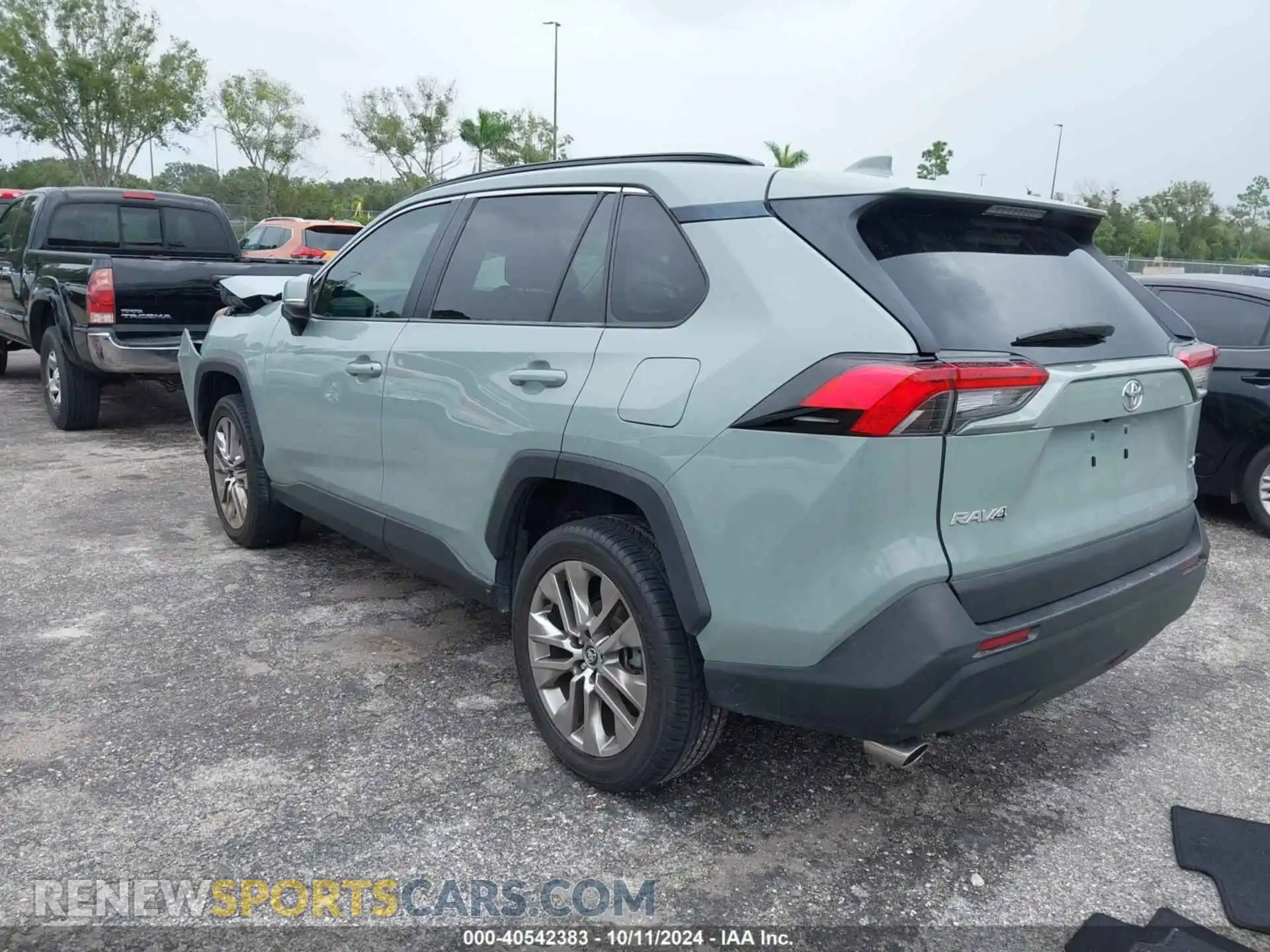3 Photograph of a damaged car 2T3C1RFV9LC043335 TOYOTA RAV4 2020