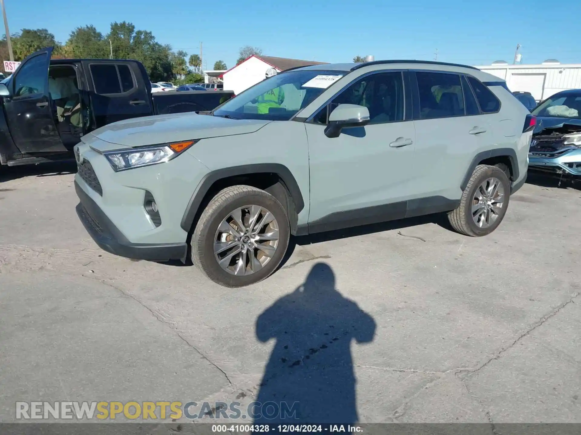 2 Photograph of a damaged car 2T3C1RFV9LC081423 TOYOTA RAV4 2020