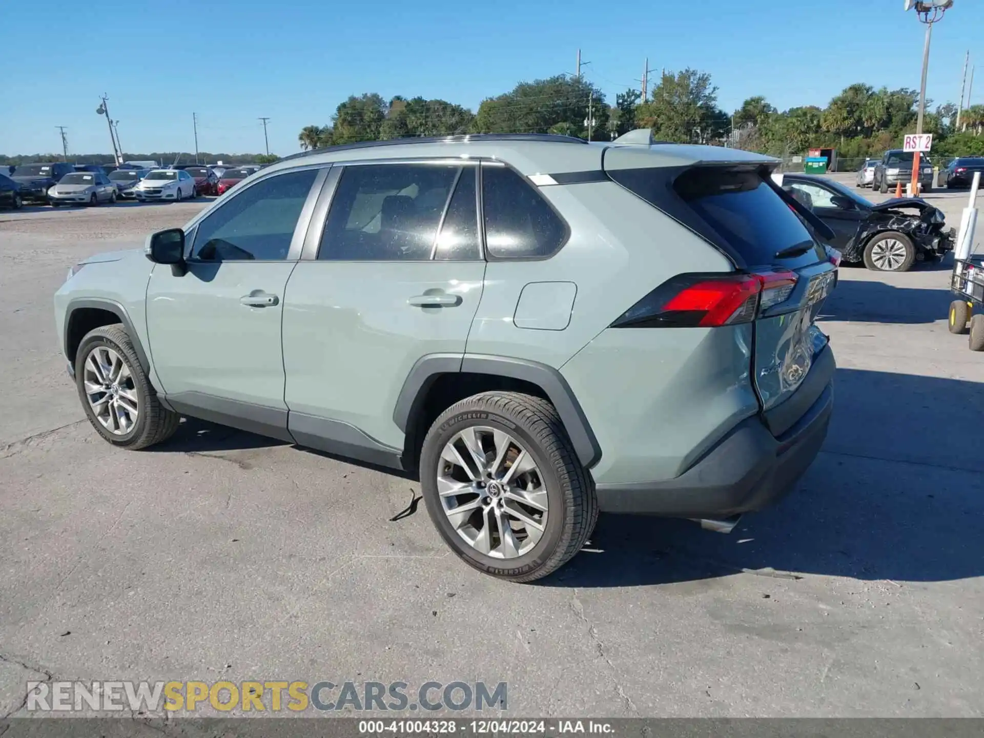 3 Photograph of a damaged car 2T3C1RFV9LC081423 TOYOTA RAV4 2020