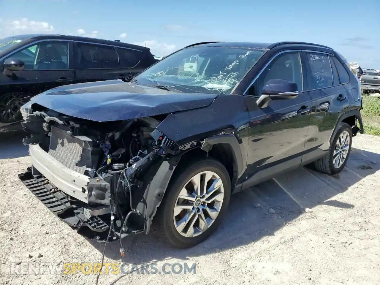 1 Photograph of a damaged car 2T3C1RFV9LC082474 TOYOTA RAV4 2020