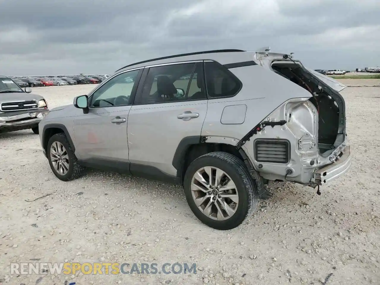 2 Photograph of a damaged car 2T3C1RFV9LW101605 TOYOTA RAV4 2020