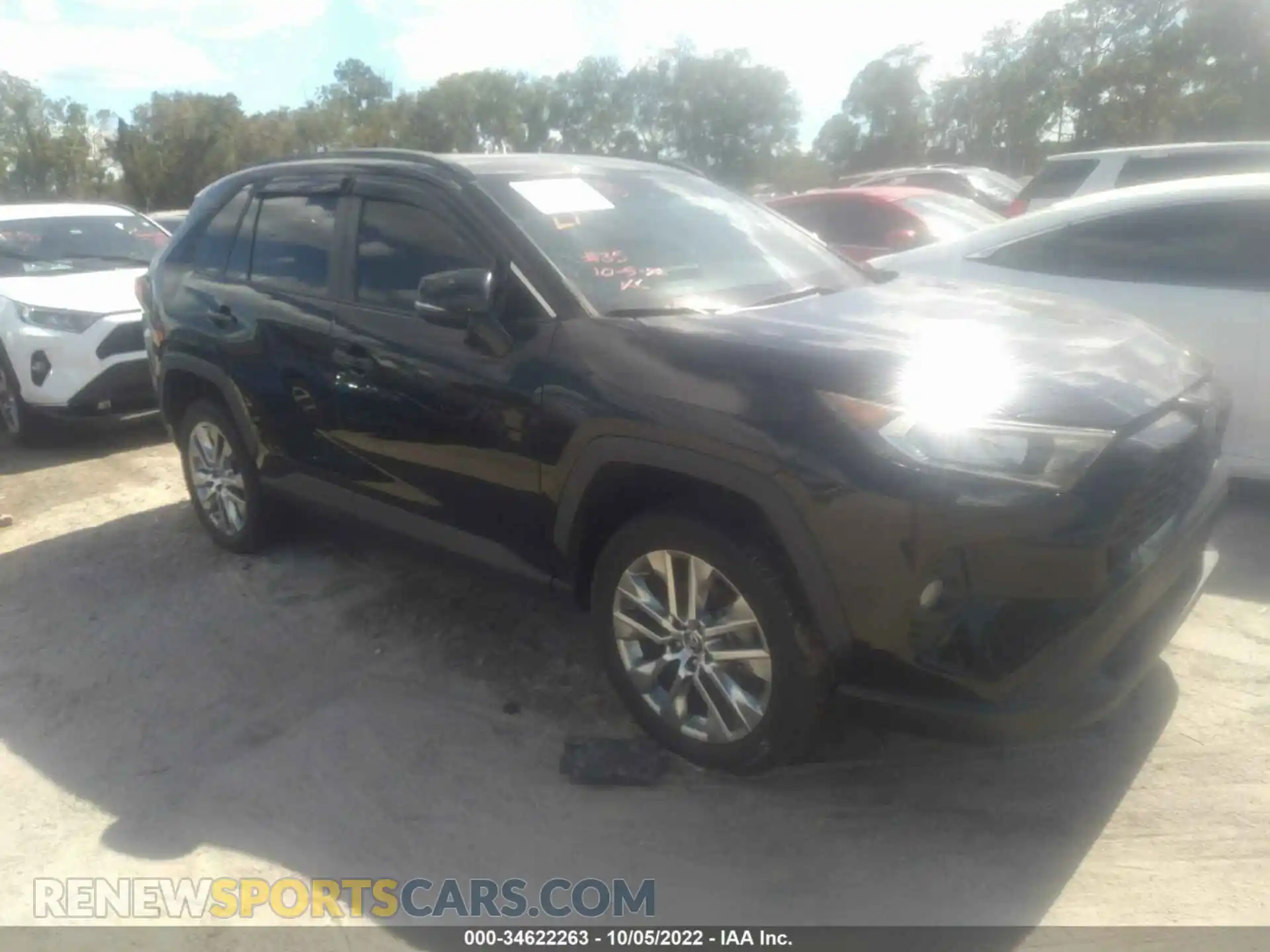 1 Photograph of a damaged car 2T3C1RFVXLC060497 TOYOTA RAV4 2020