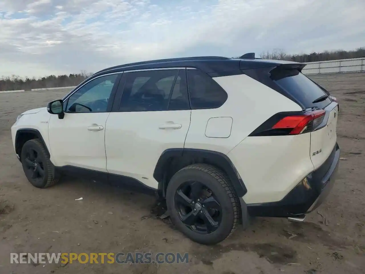 2 Photograph of a damaged car 2T3E6RFV1LW002030 TOYOTA RAV4 2020