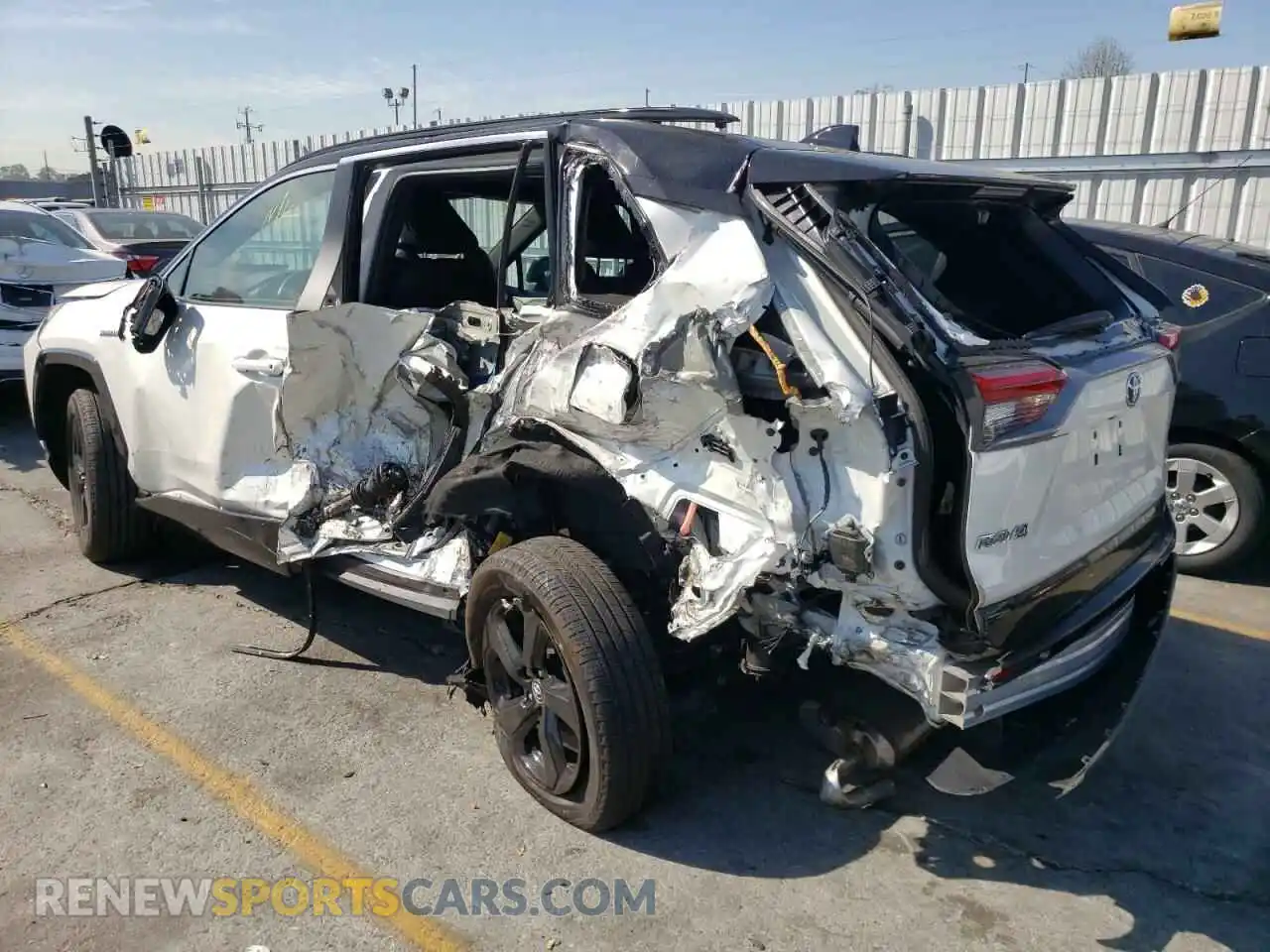 3 Фотография поврежденного автомобиля 2T3E6RFV6LW001200 TOYOTA RAV4 2020