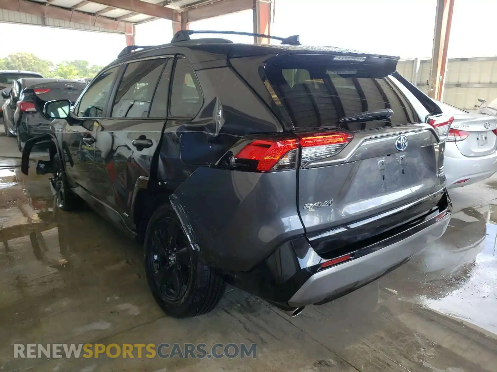 3 Photograph of a damaged car 2T3EWRFV0LW082694 TOYOTA RAV4 2020