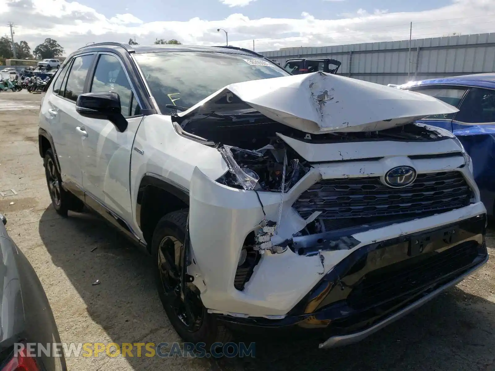 1 Photograph of a damaged car 2T3EWRFV1LW076533 TOYOTA RAV4 2020