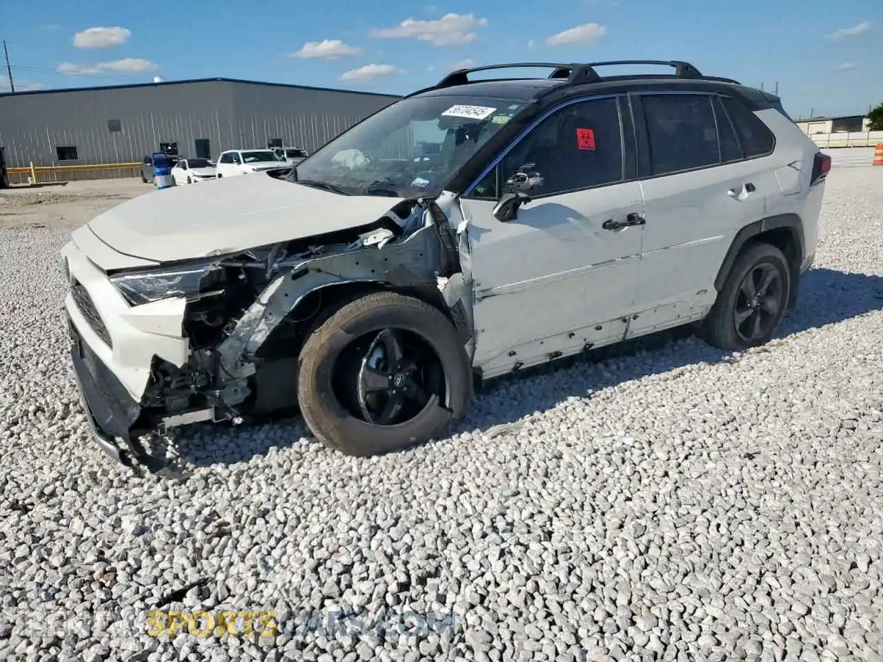 1 Photograph of a damaged car 2T3EWRFV2LW069977 TOYOTA RAV4 2020