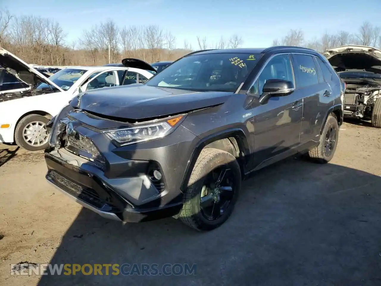 1 Photograph of a damaged car 2T3EWRFV3LW077344 TOYOTA RAV4 2020