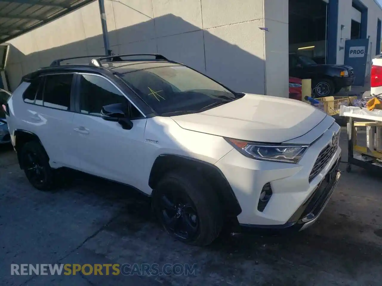 1 Photograph of a damaged car 2T3EWRFV5LW074266 TOYOTA RAV4 2020