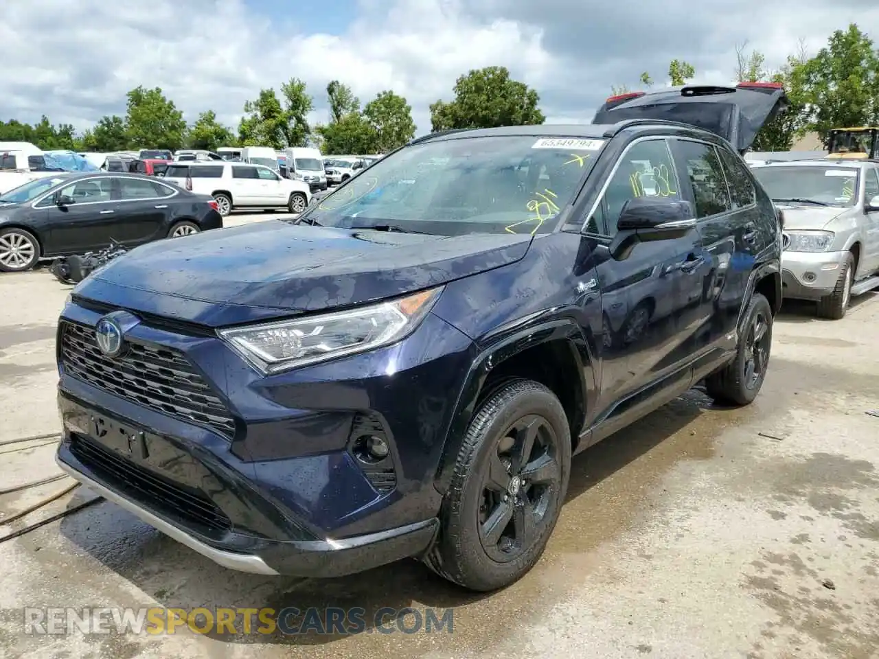 1 Photograph of a damaged car 2T3EWRFV5LW091939 TOYOTA RAV4 2020