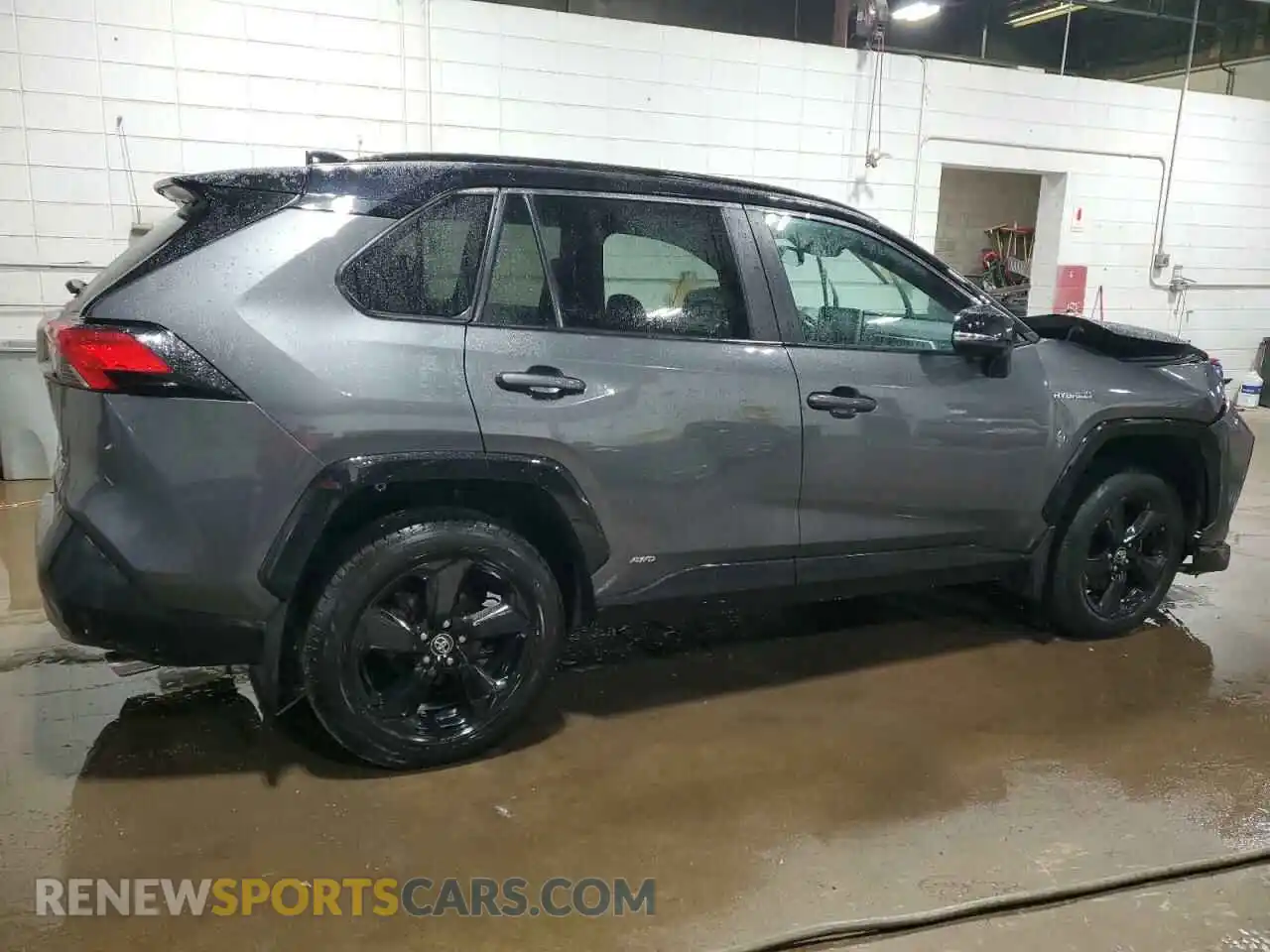 3 Photograph of a damaged car 2T3EWRFV7LW080909 TOYOTA RAV4 2020