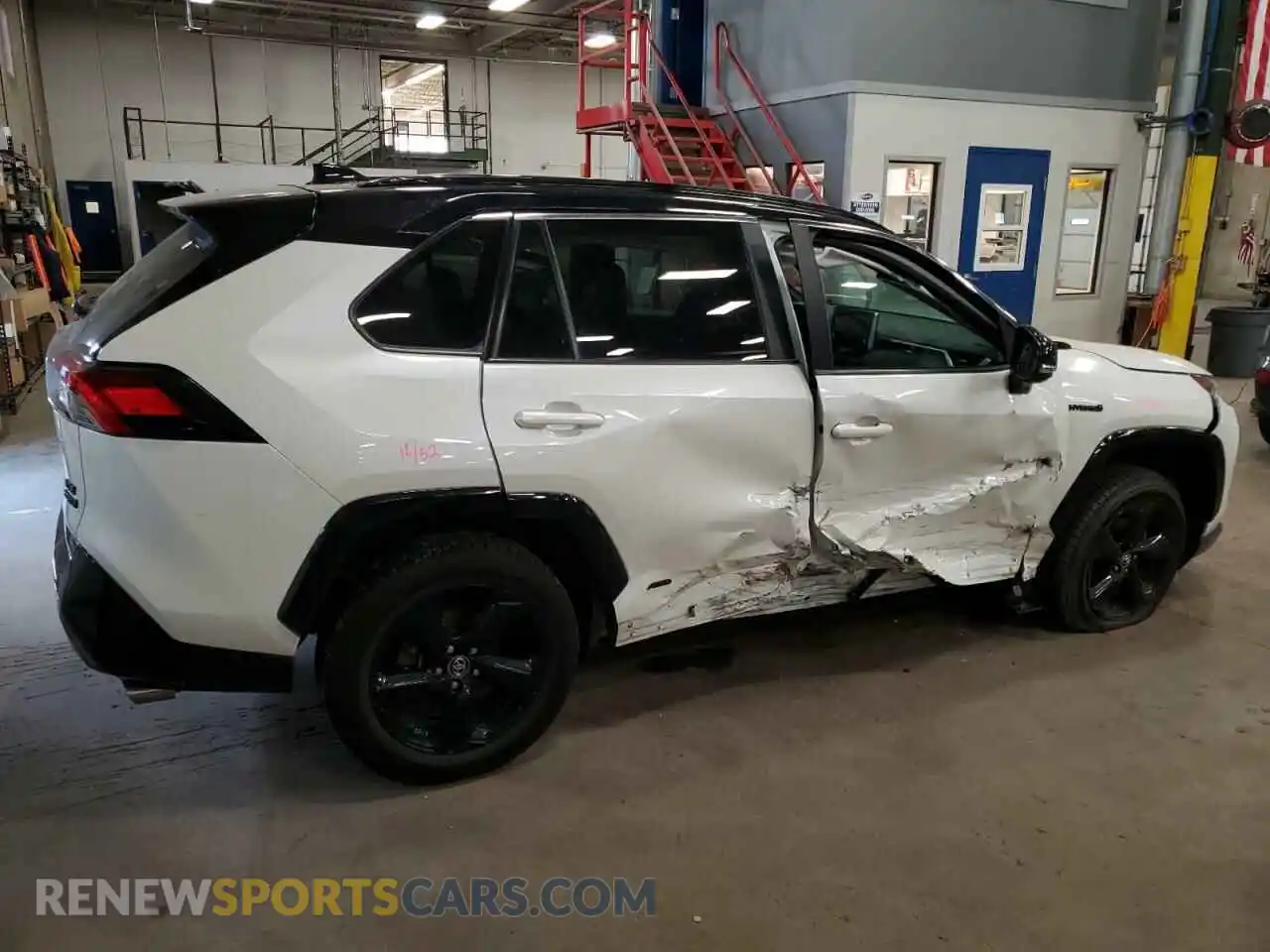 3 Photograph of a damaged car 2T3EWRFV7LW088346 TOYOTA RAV4 2020