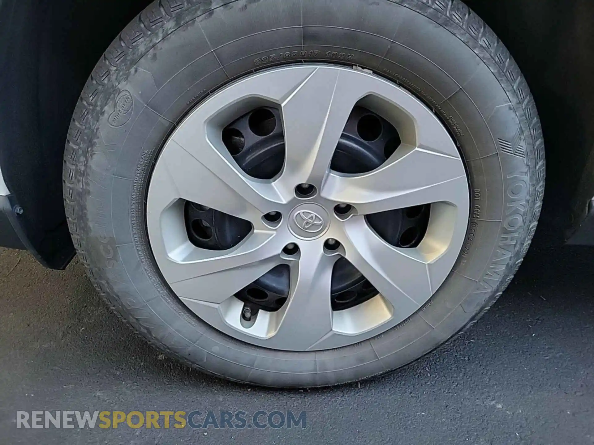 2 Photograph of a damaged car 2T3F1RFV2LW110420 TOYOTA RAV4 2020