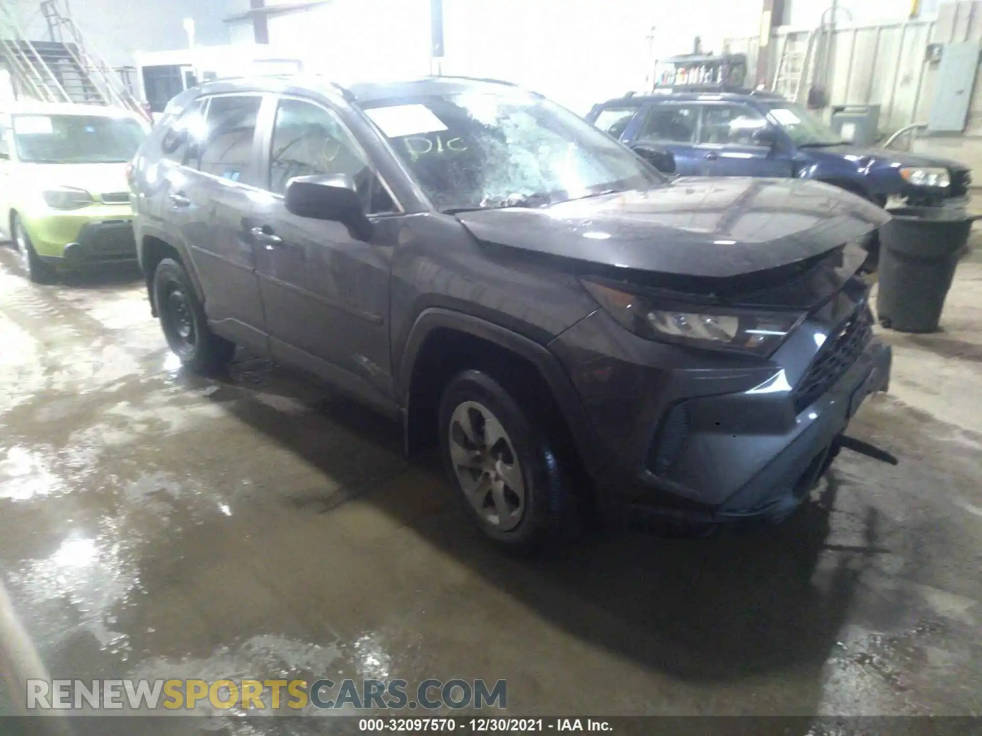 1 Фотография поврежденного автомобиля 2T3F1RFV9LW091400 TOYOTA RAV4 2020
