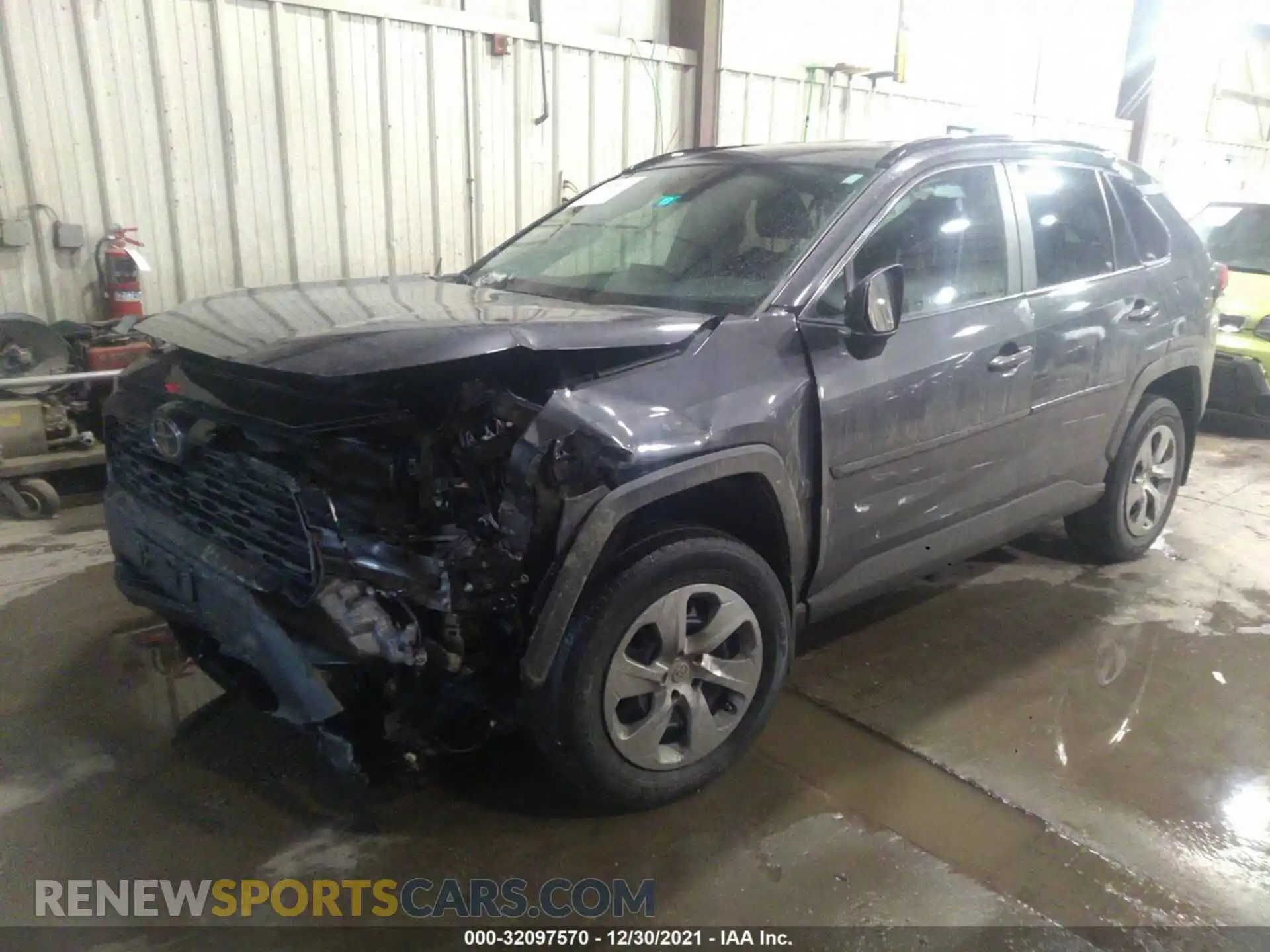 2 Фотография поврежденного автомобиля 2T3F1RFV9LW091400 TOYOTA RAV4 2020