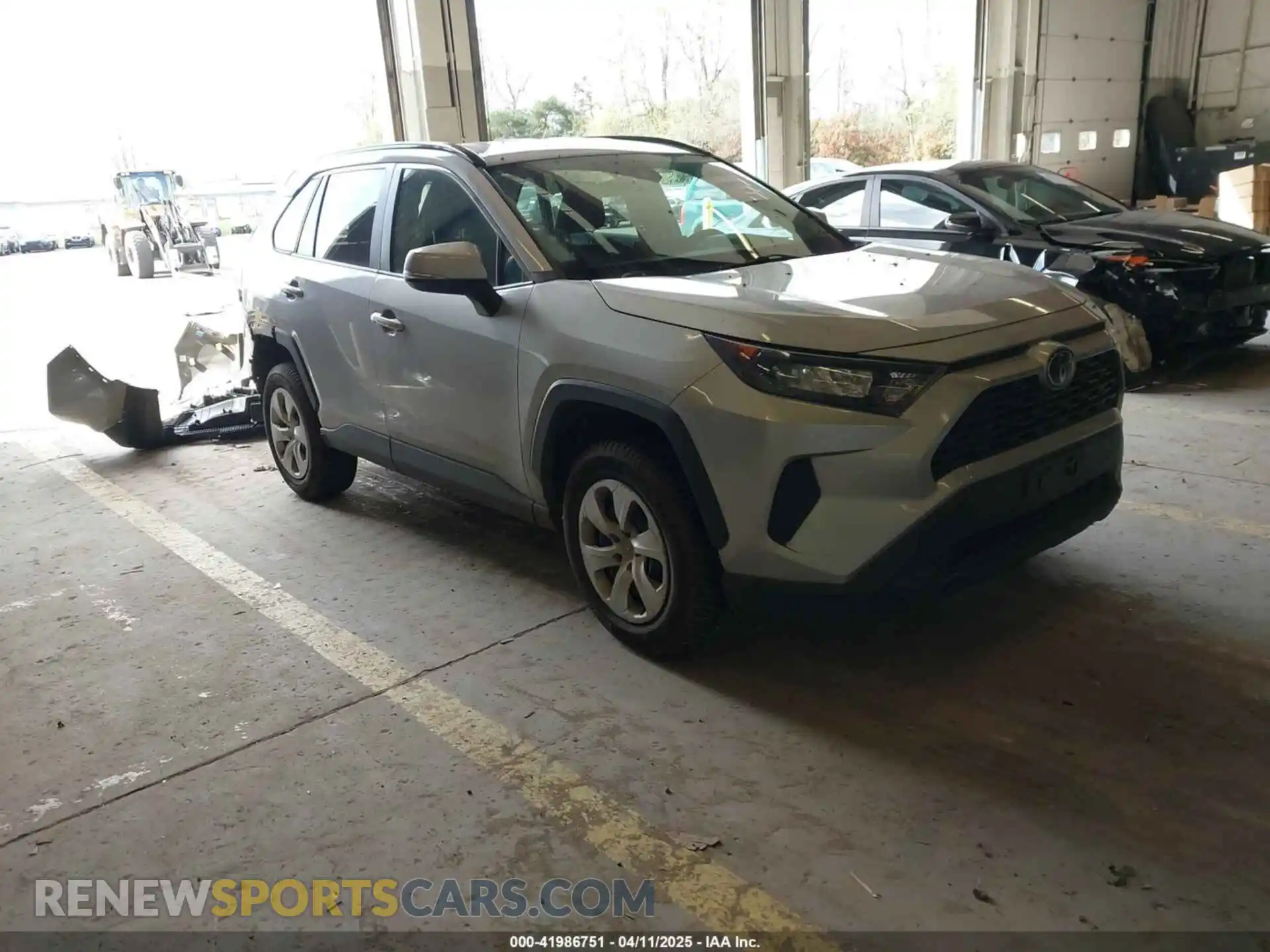 1 Photograph of a damaged car 2T3G1RFV2LW091792 TOYOTA RAV4 2020