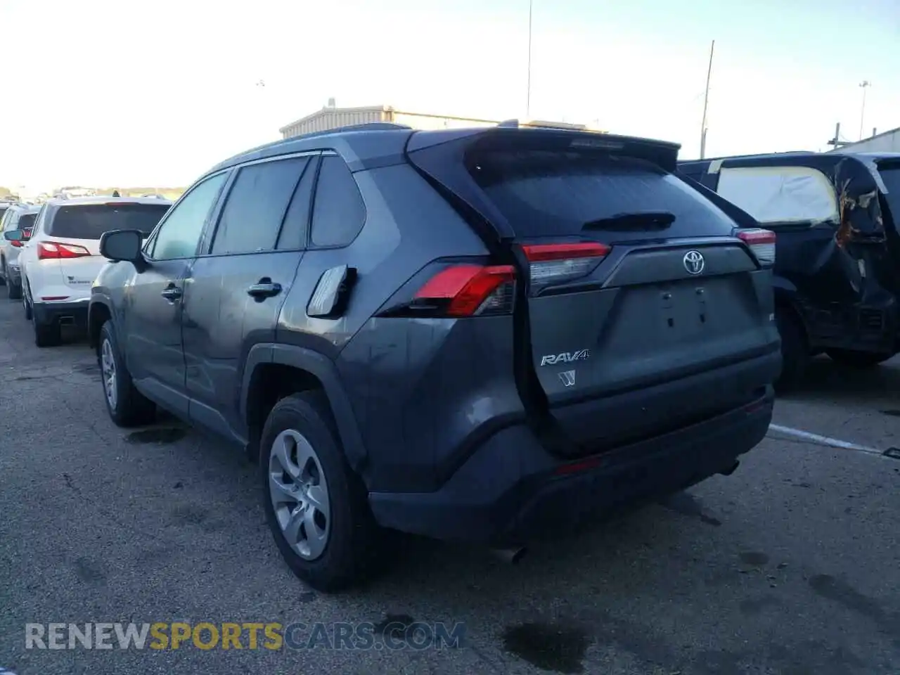 3 Photograph of a damaged car 2T3H1RFV3LC077339 TOYOTA RAV4 2020
