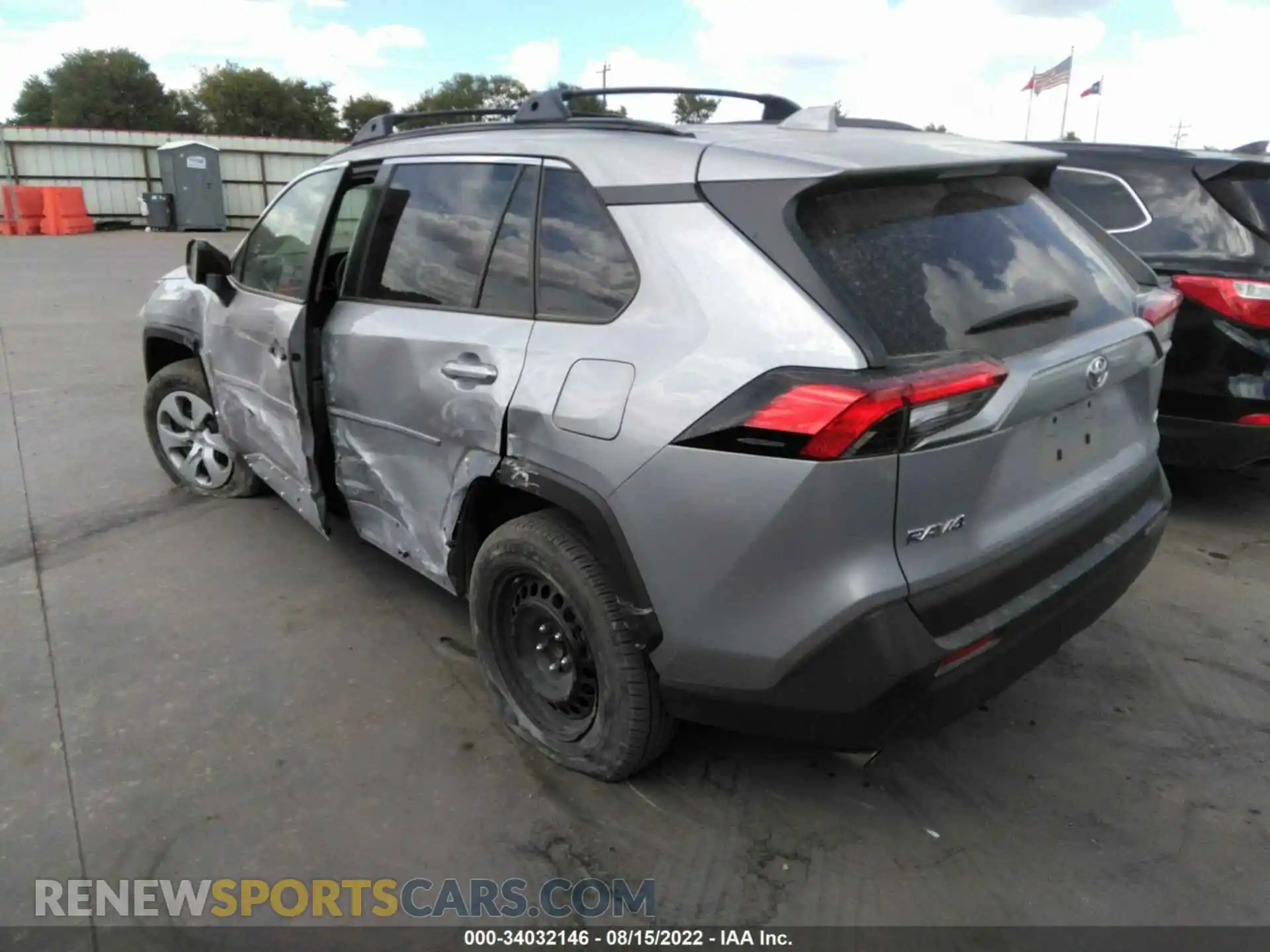 3 Photograph of a damaged car 2T3H1RFV4LW087683 TOYOTA RAV4 2020