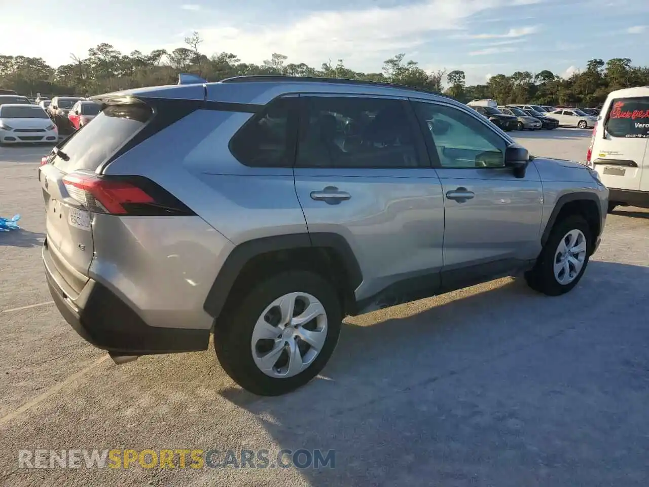 3 Photograph of a damaged car 2T3H1RFV5LC076984 TOYOTA RAV4 2020