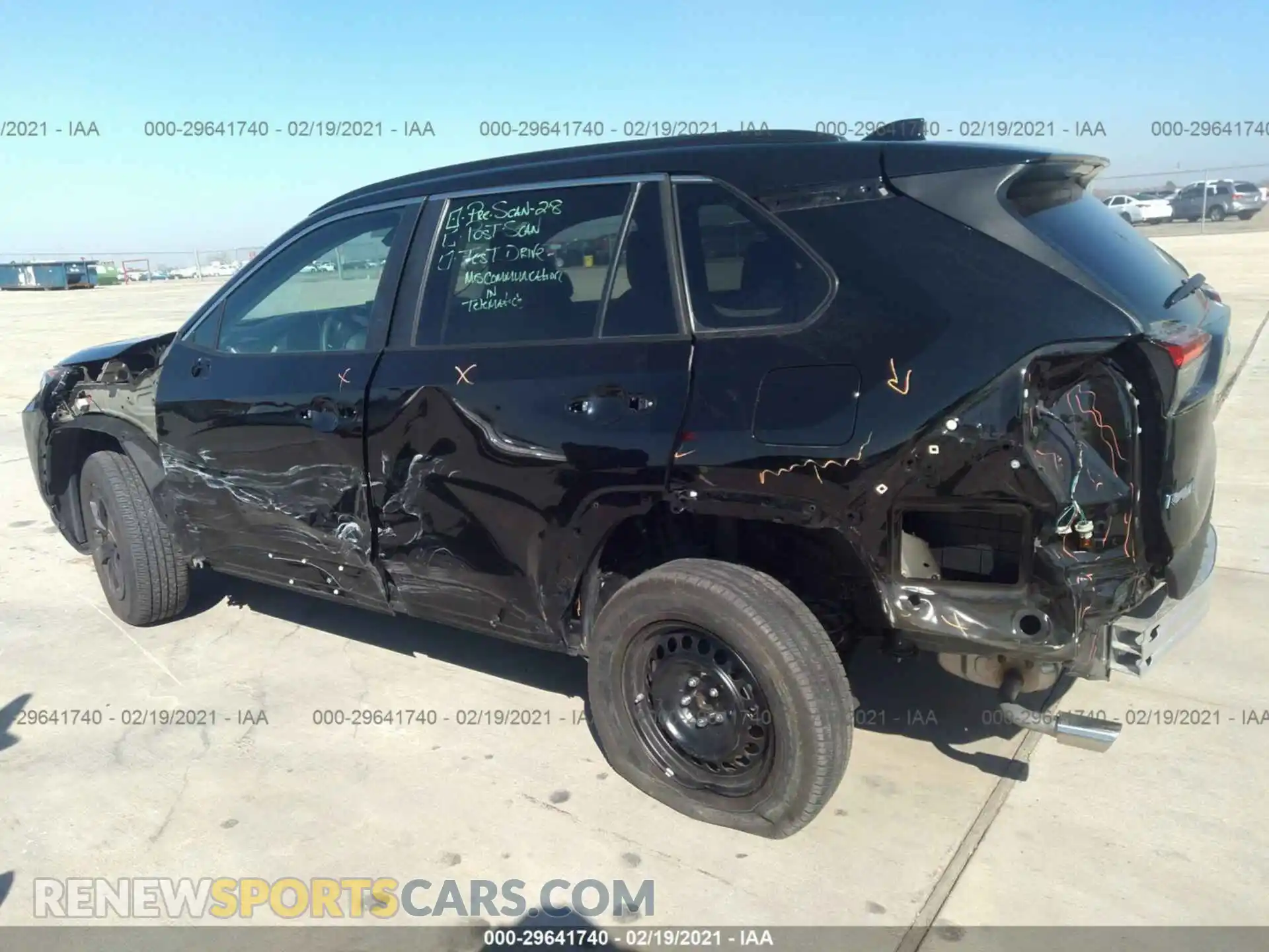 3 Photograph of a damaged car 2T3H1RFV5LW084758 TOYOTA RAV4 2020