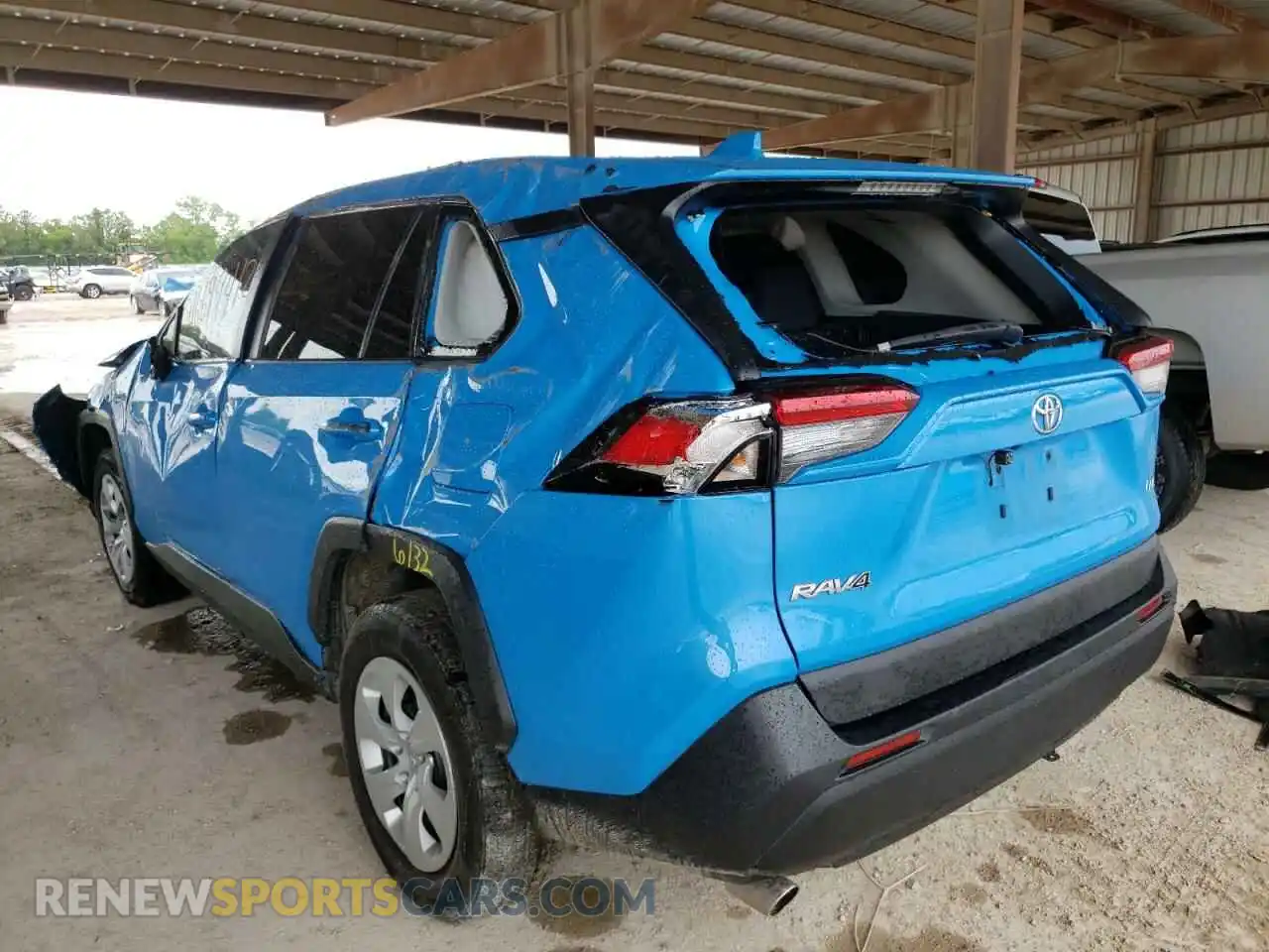 3 Photograph of a damaged car 2T3H1RFV6LW072067 TOYOTA RAV4 2020