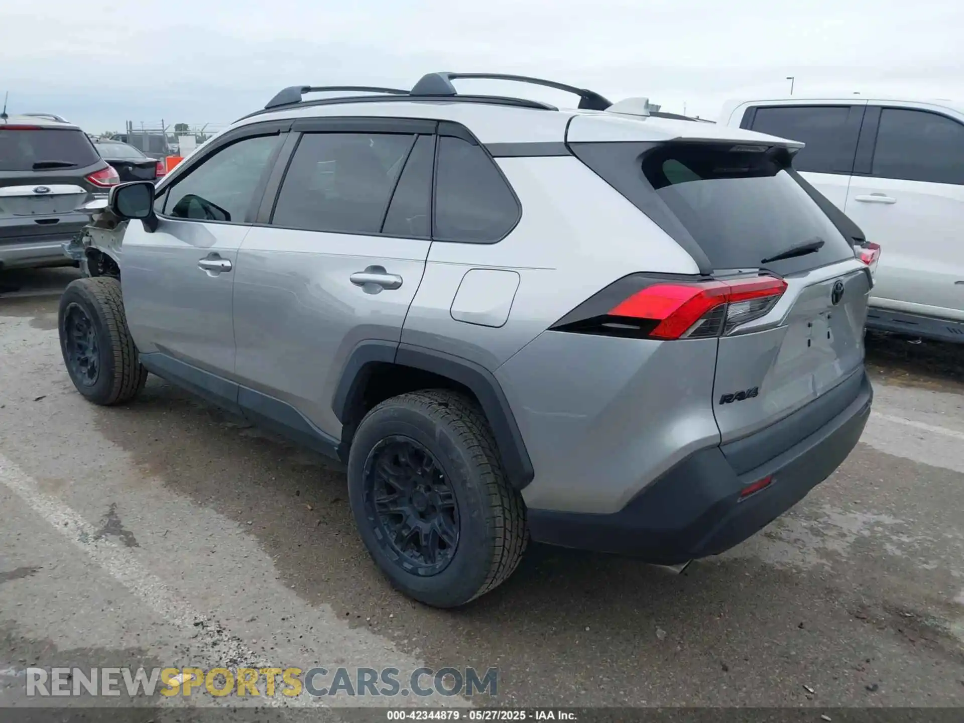 3 Photograph of a damaged car 2T3H1RFV7LC080311 TOYOTA RAV4 2020