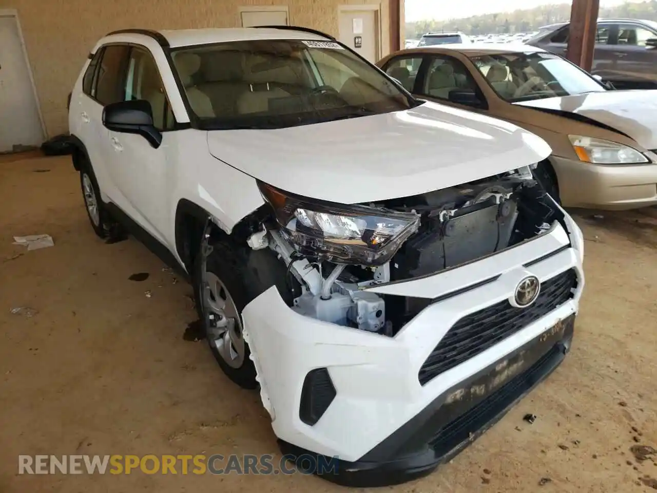 1 Photograph of a damaged car 2T3H1RFV8LW091347 TOYOTA RAV4 2020