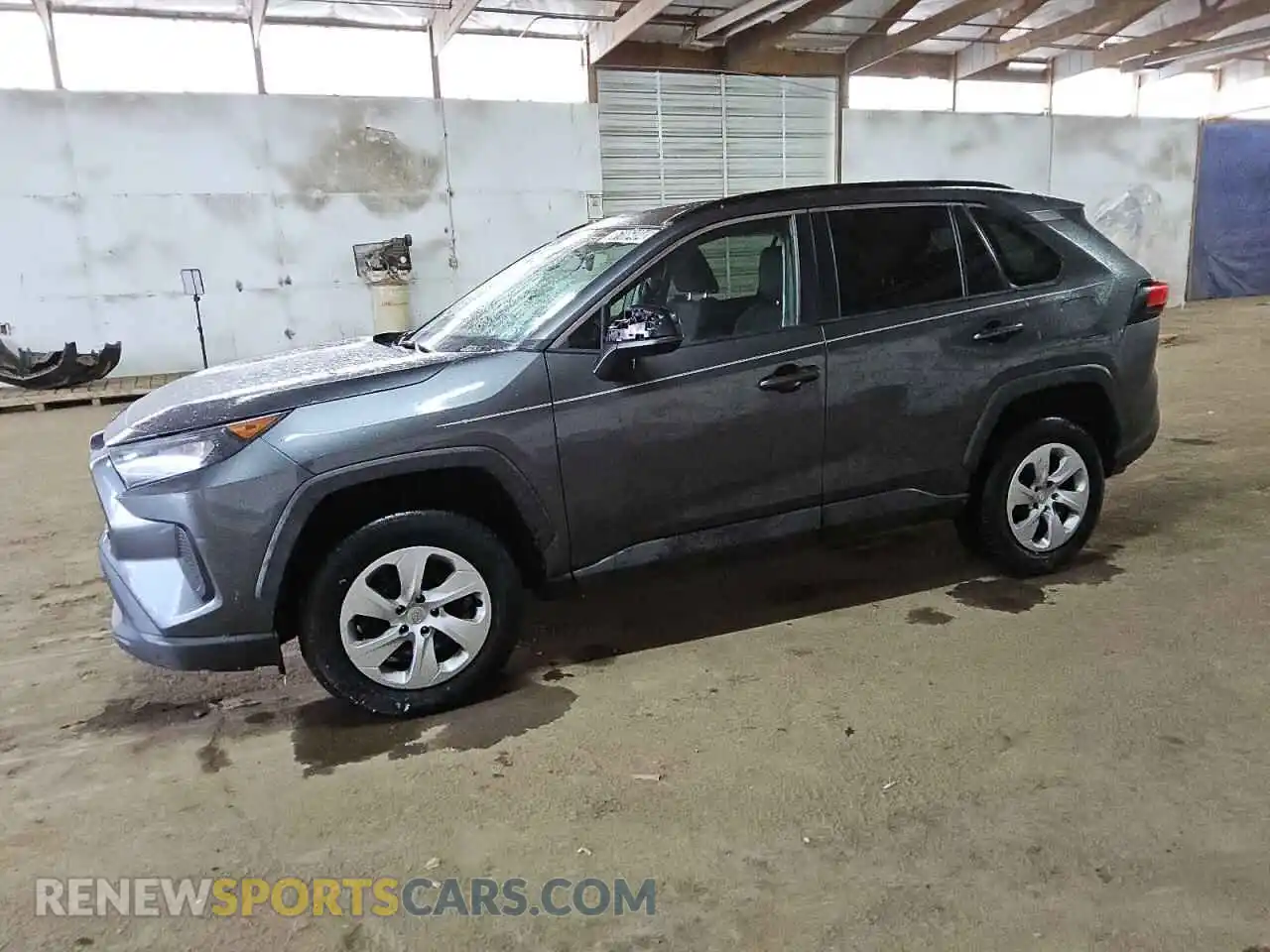 1 Photograph of a damaged car 2T3H1RFV9LC040747 TOYOTA RAV4 2020