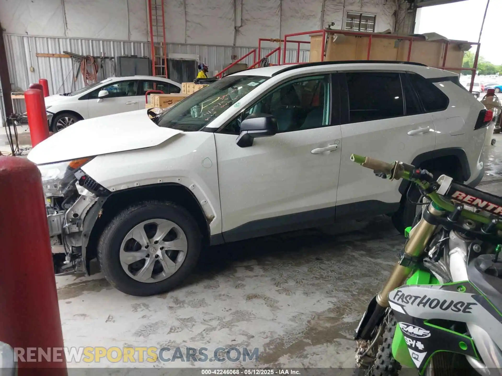 2 Photograph of a damaged car 2T3H1RFV9LC064692 TOYOTA RAV4 2020