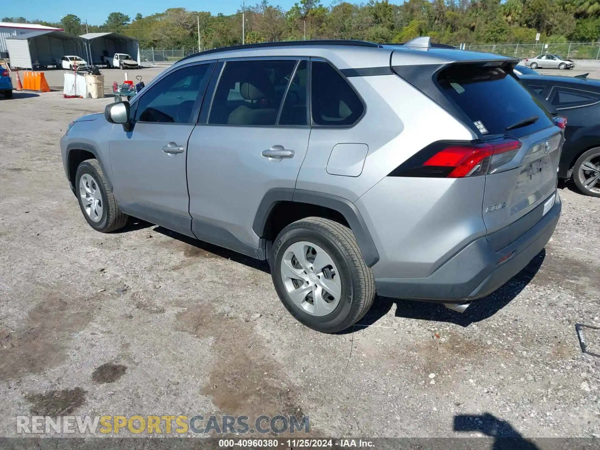 3 Photograph of a damaged car 2T3H1RFVXLC033760 TOYOTA RAV4 2020